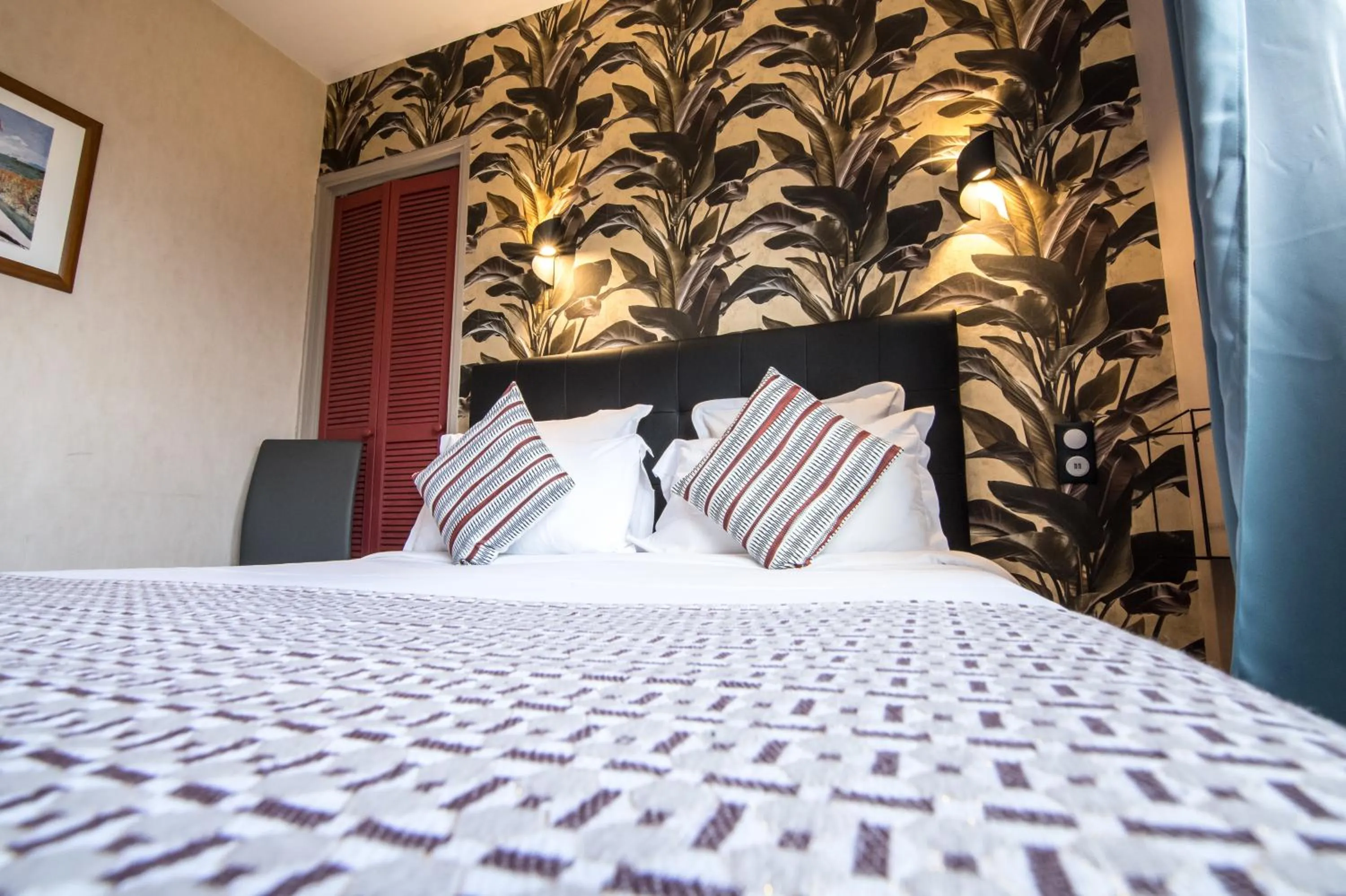 Bedroom, Bed in The Originals City, Hôtel Rive Droite, Albi "Quartier Madeleine"