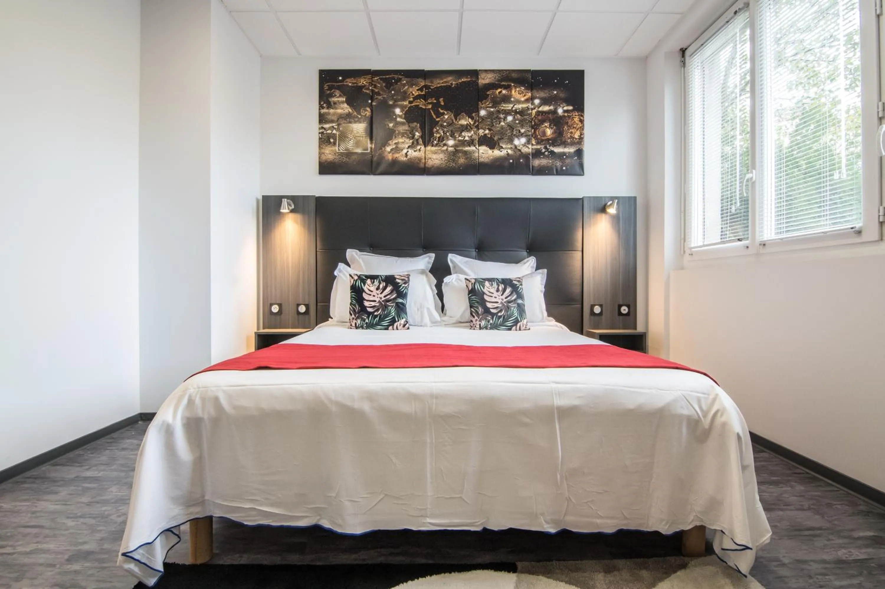 Bedroom, Bed in The Originals City, Hôtel Rive Droite, Albi "Quartier Madeleine"