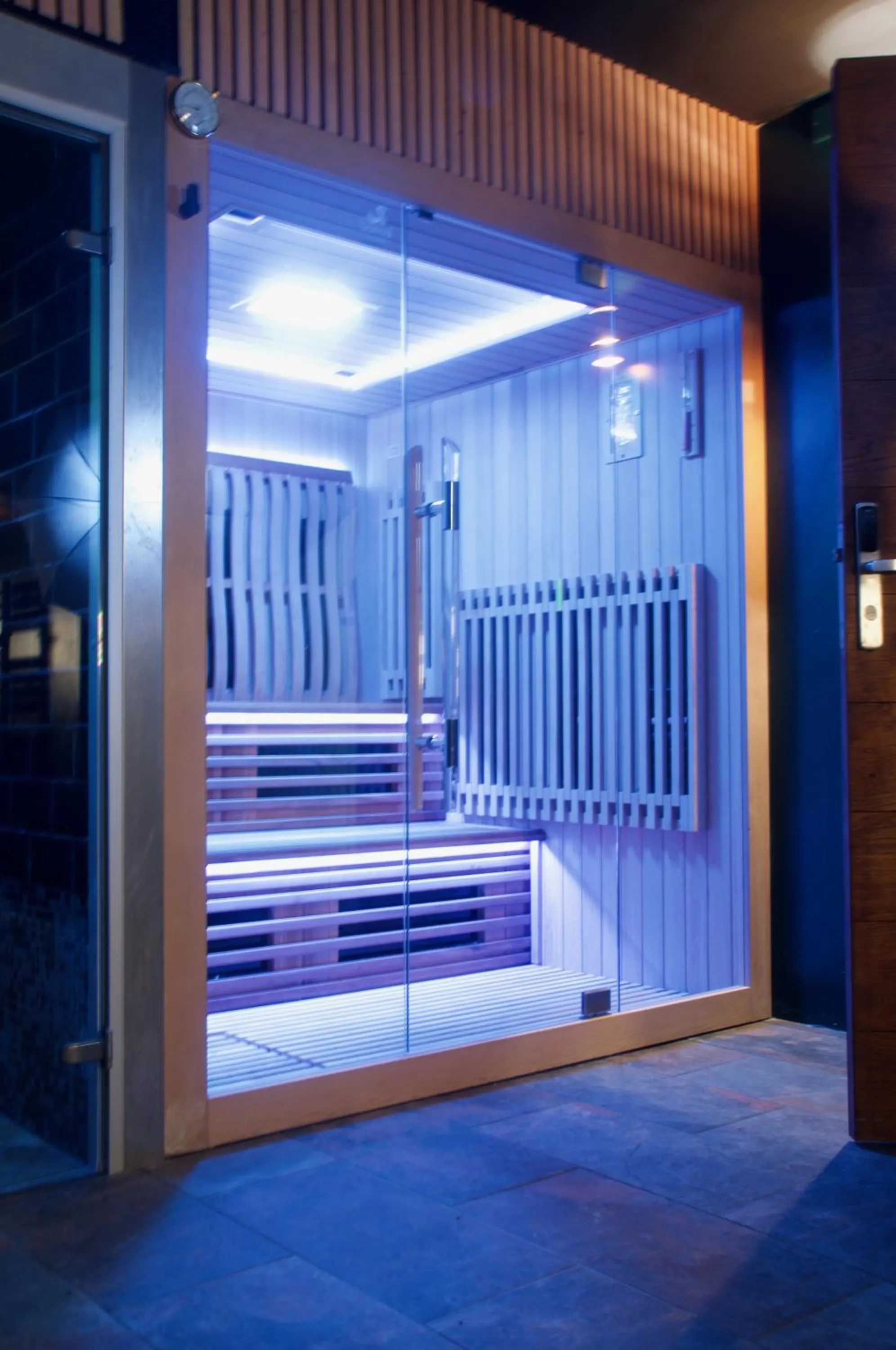 Spa and wellness centre/facilities in The Originals City, Hôtel Rive Droite, Albi "Quartier Madeleine"