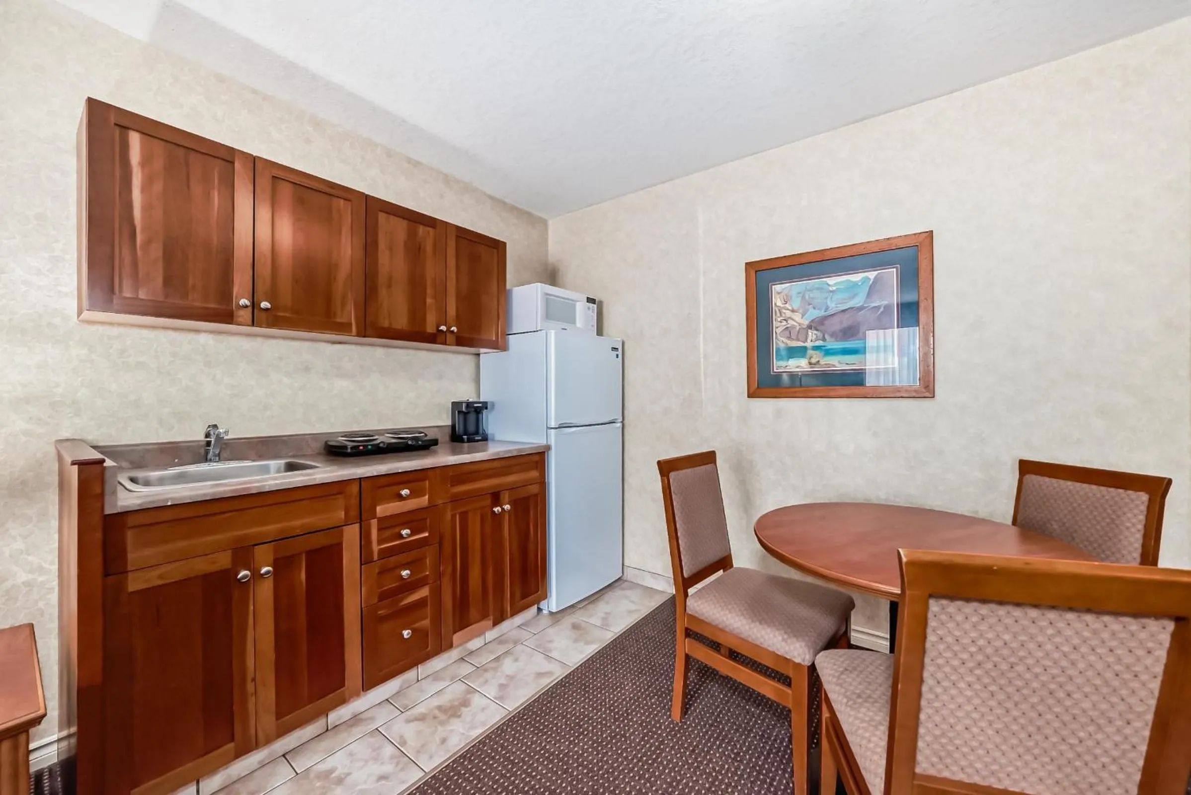 Kitchen or kitchenette in Stony Plain Inn & Suites