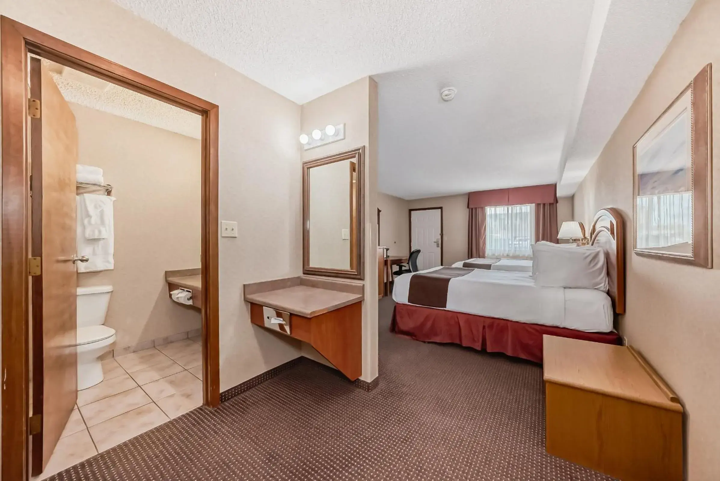 Queen Room with Two Queen Beds- Non-Smoking in Stony Plain Inn & Suites Queen Room with Two Queen Beds- Non-Smoking in Stony Plain Inn & Suites