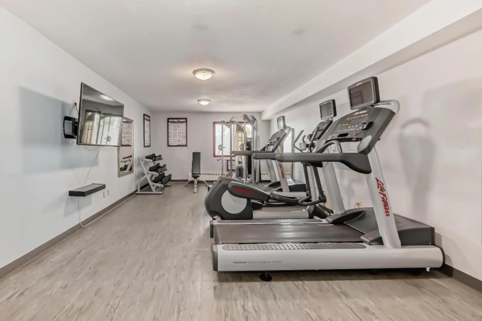 Fitness centre/facilities in Stony Plain Inn & Suites