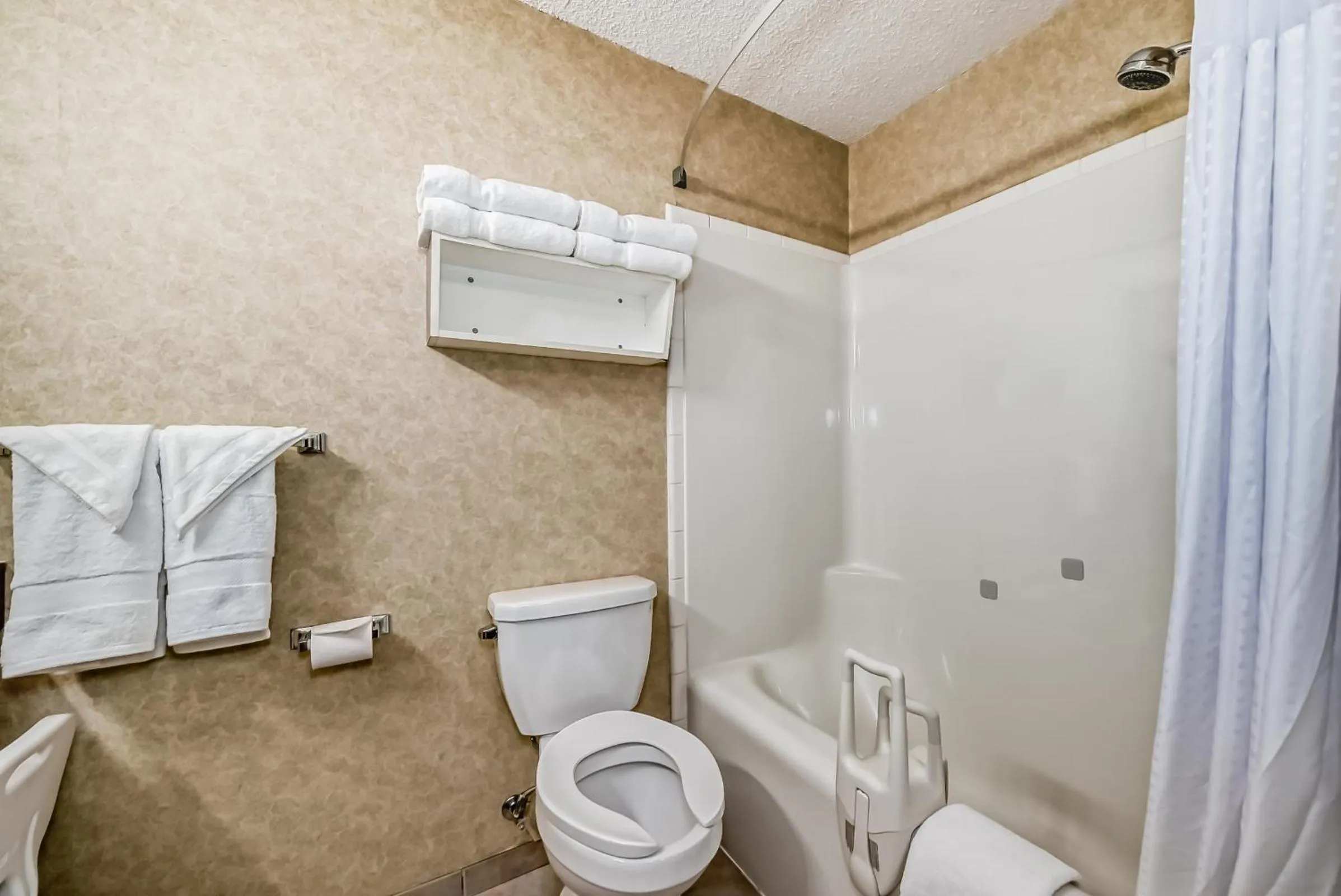 Bathroom in Stony Plain Inn & Suites