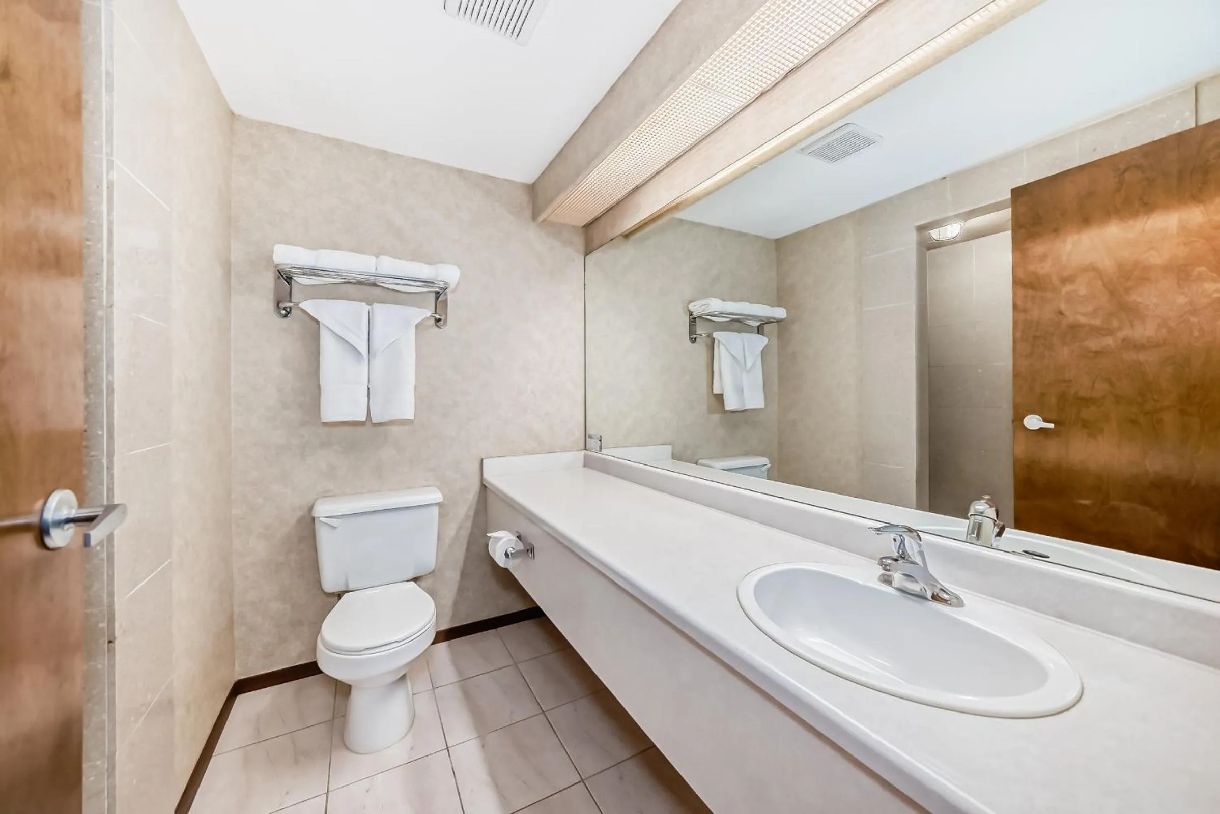 Bathroom in Stony Plain Inn & Suites