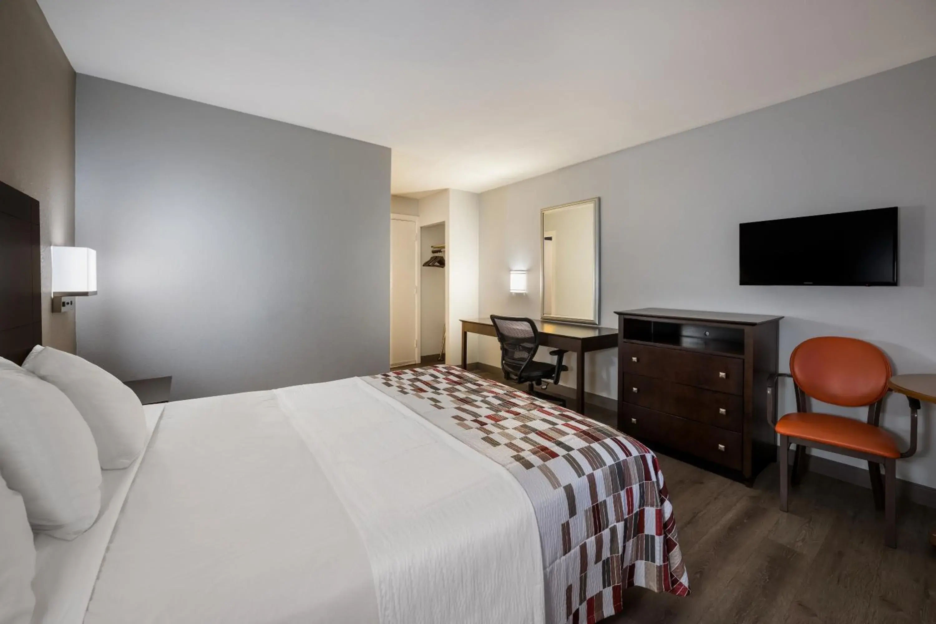 Queen Room - Non-Smoking in Gateway Inn Queen Room - Non-Smoking in Gateway Inn