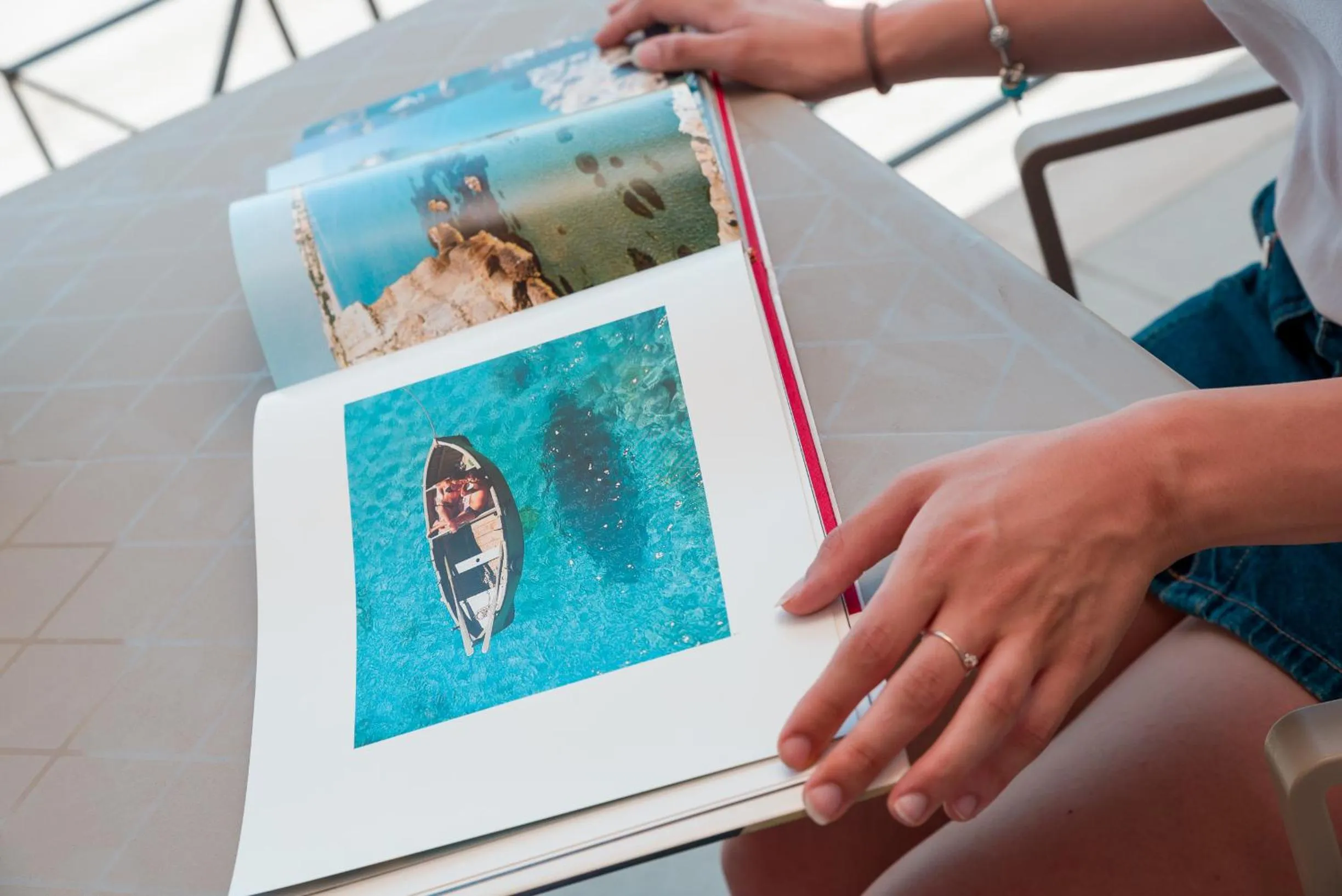 Decorative detail in kamilia guestrooms