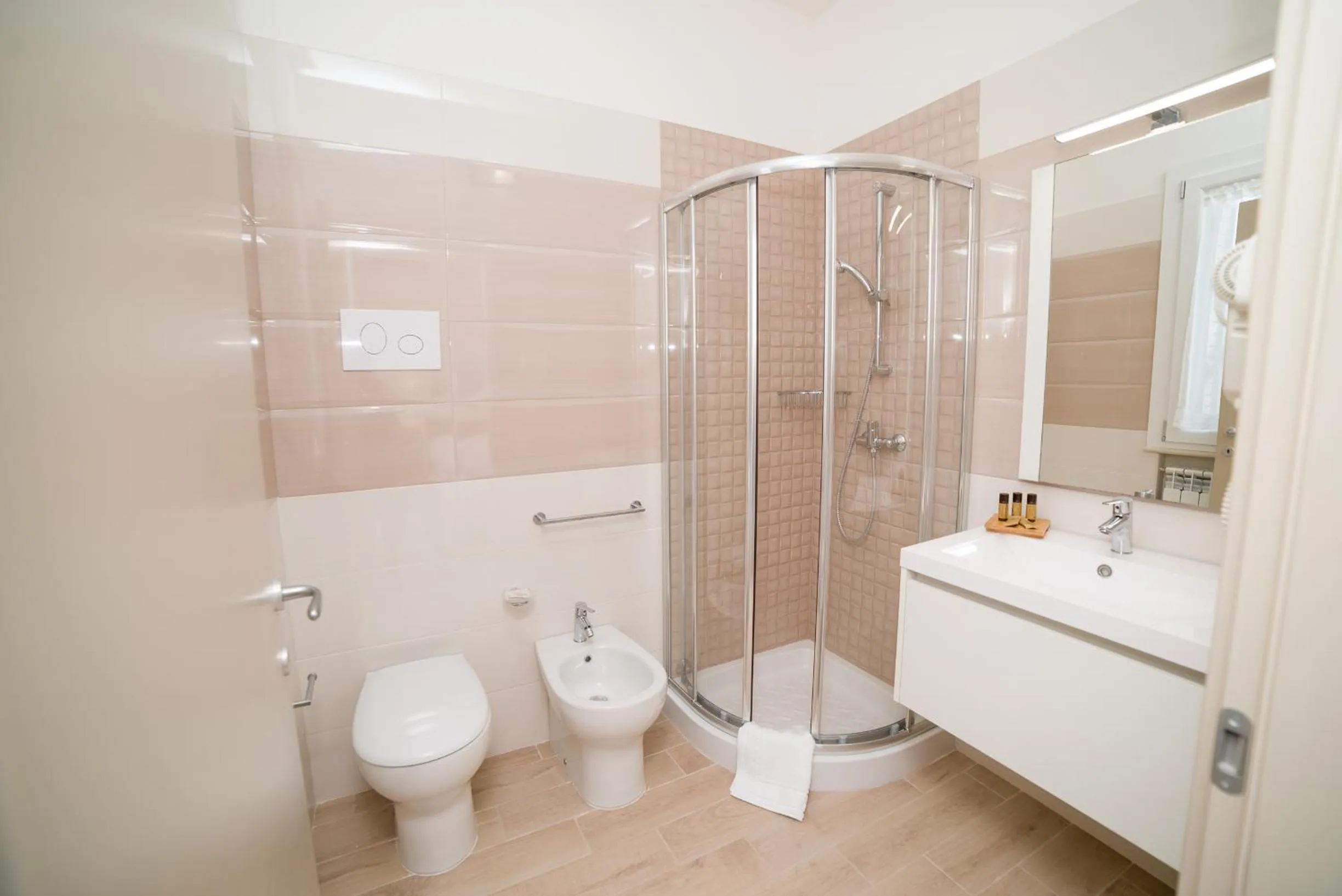 Shower in kamilia guestrooms