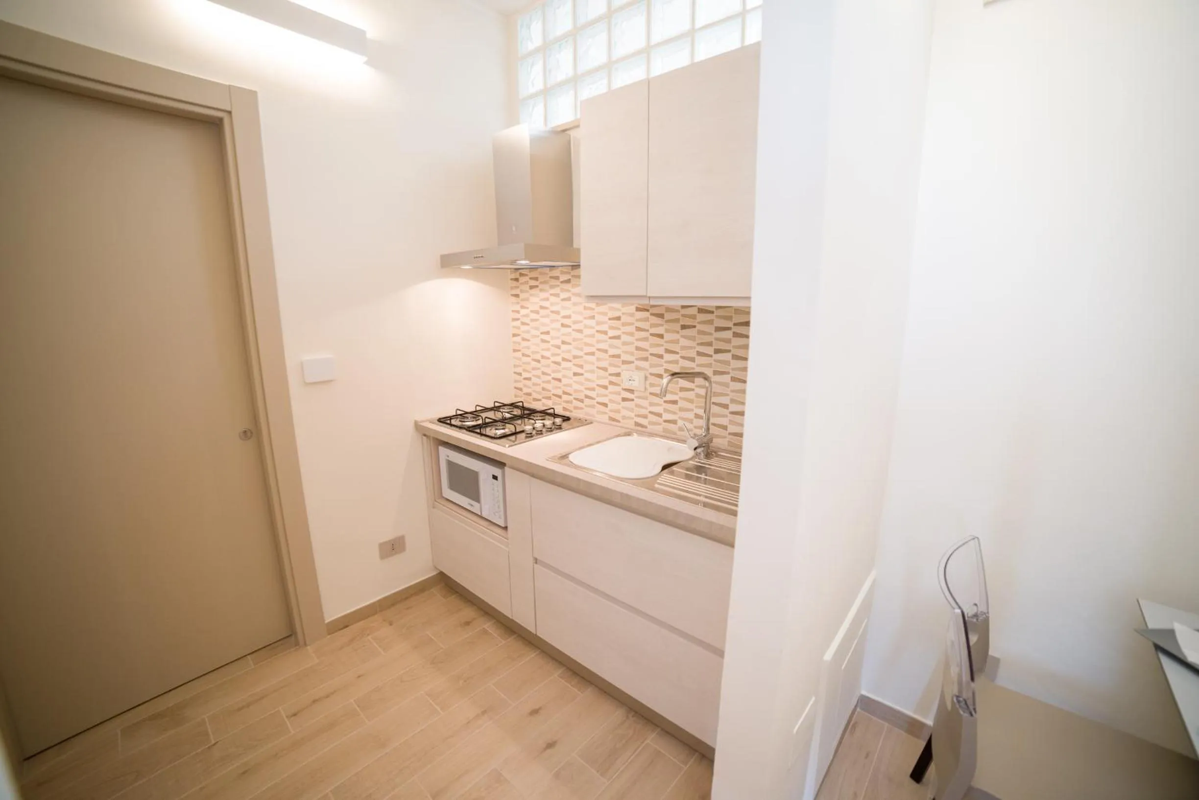 Kitchen or kitchenette in kamilia guestrooms