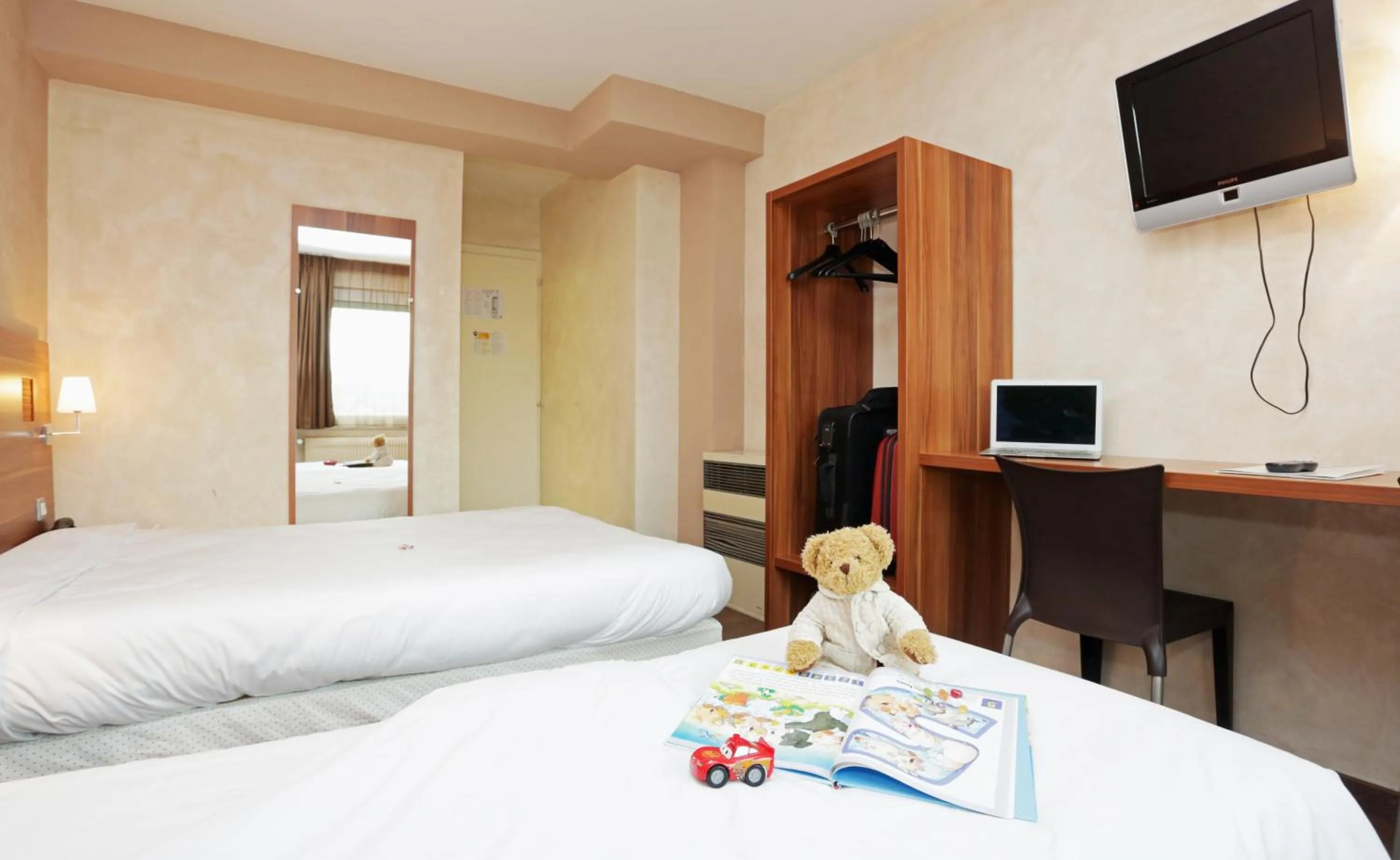 Bed in The Originals City, Hôtel Colmar Gare