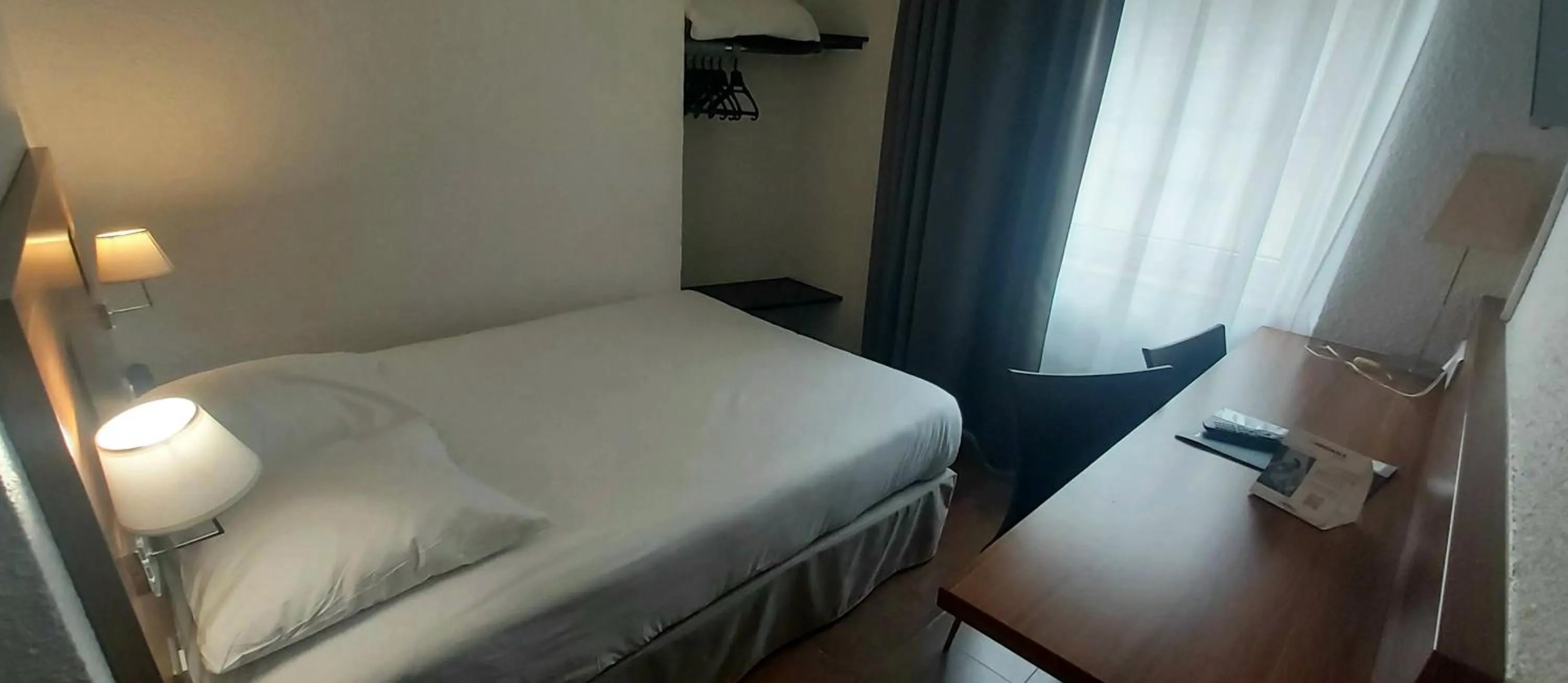 Photo of the whole room, Bed in The Originals City, Hôtel Colmar Gare