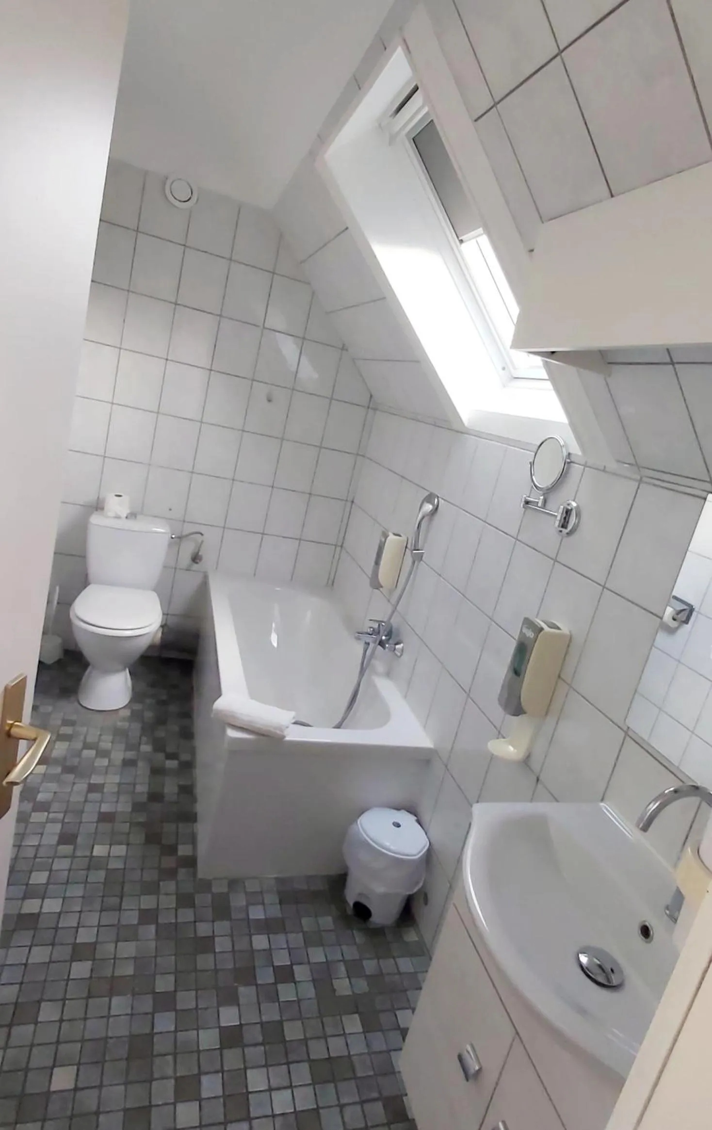 Bathroom in The Originals City, Hôtel Colmar Gare