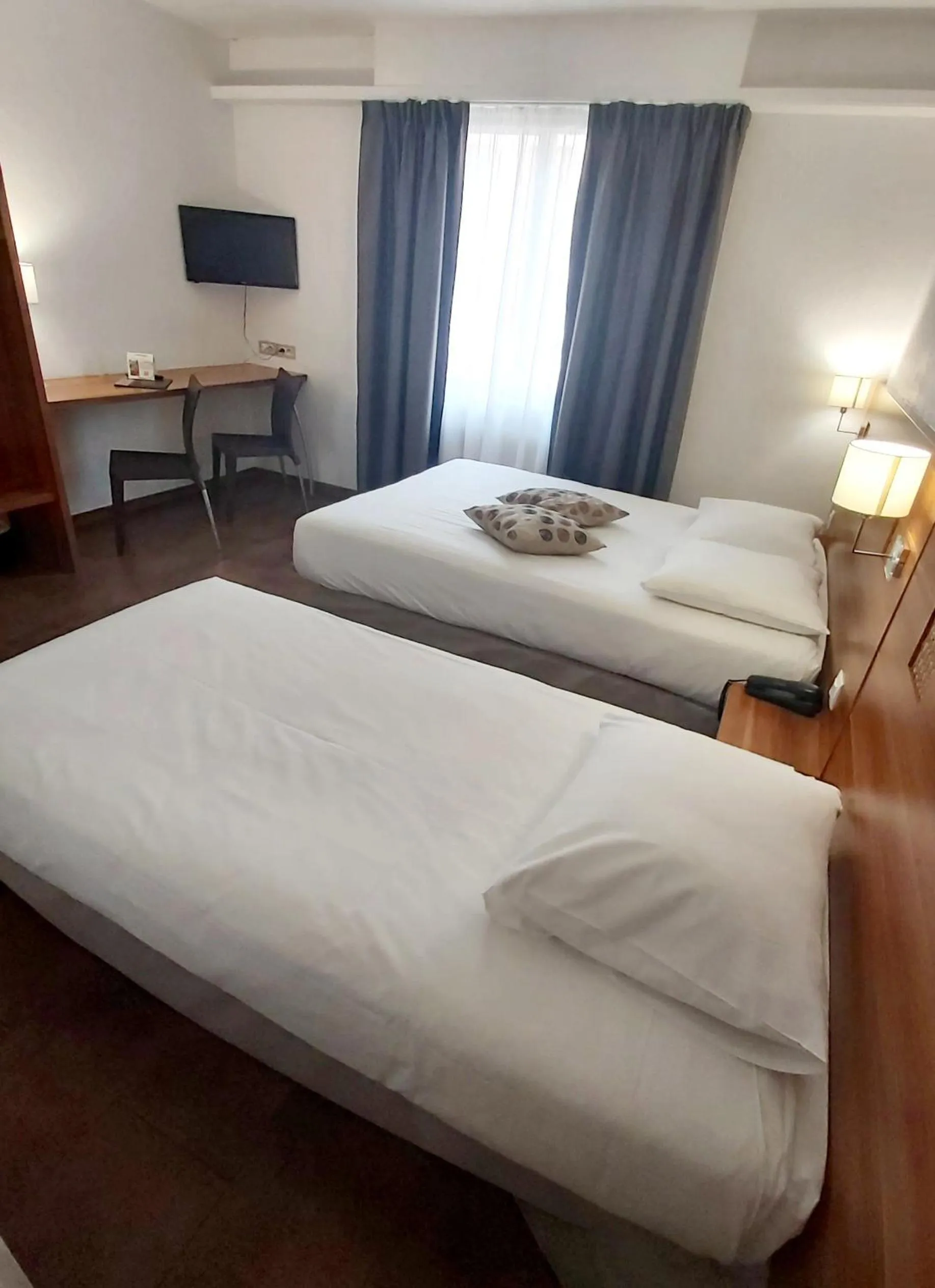 Photo of the whole room, Bed in The Originals City, Hôtel Colmar Gare