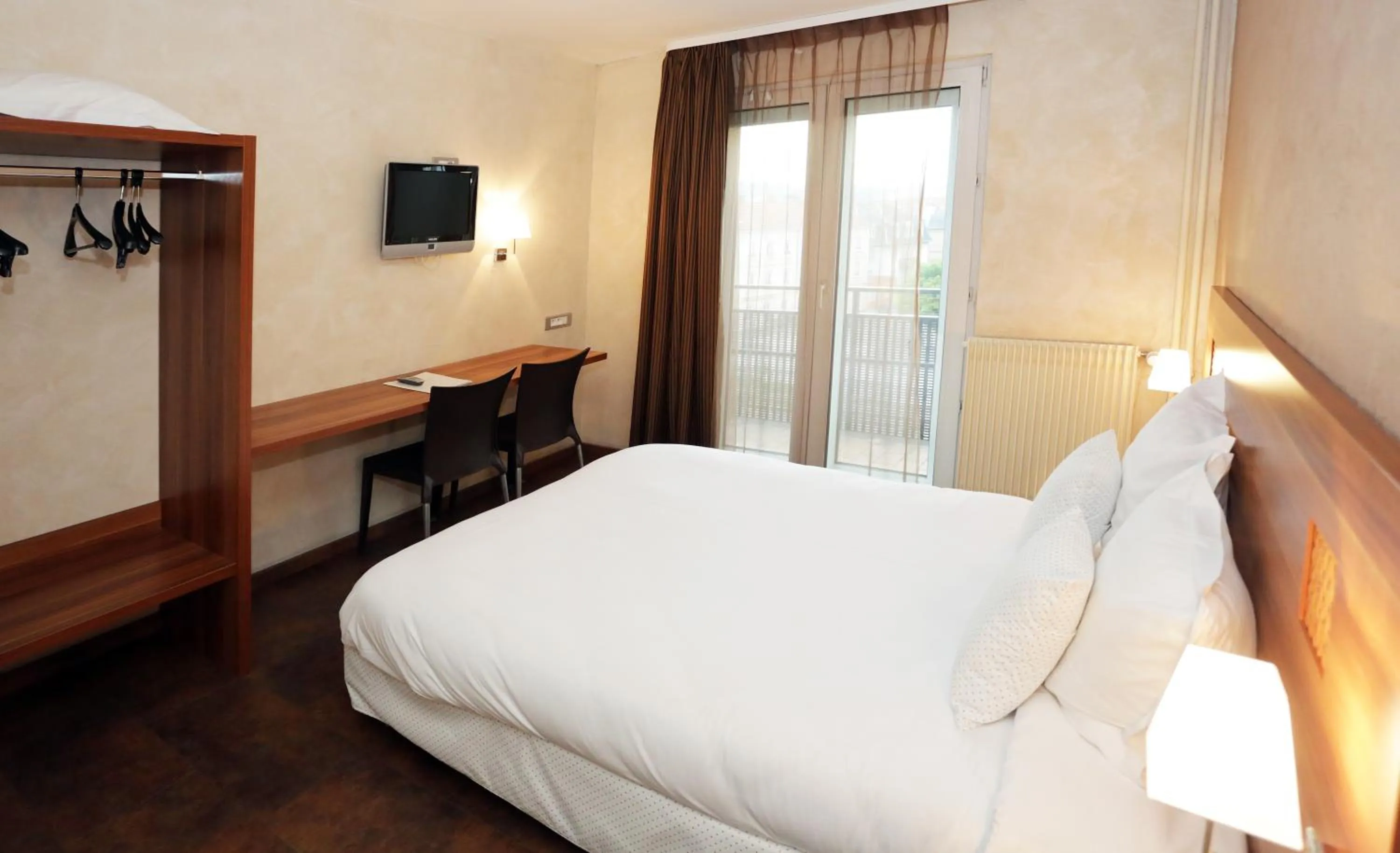 Bed in The Originals City, Hôtel Colmar Gare