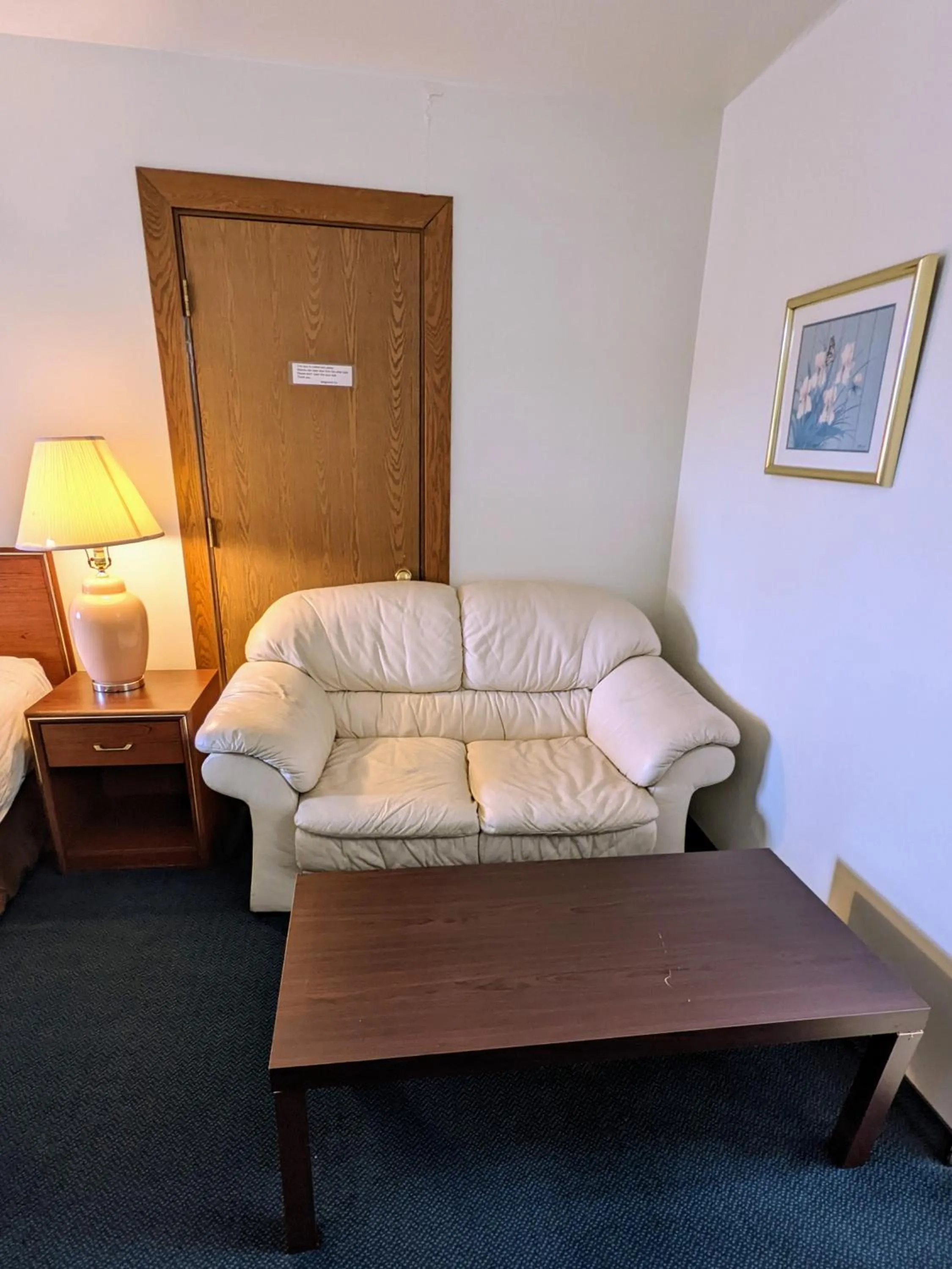 Seating area in Fairground Inn