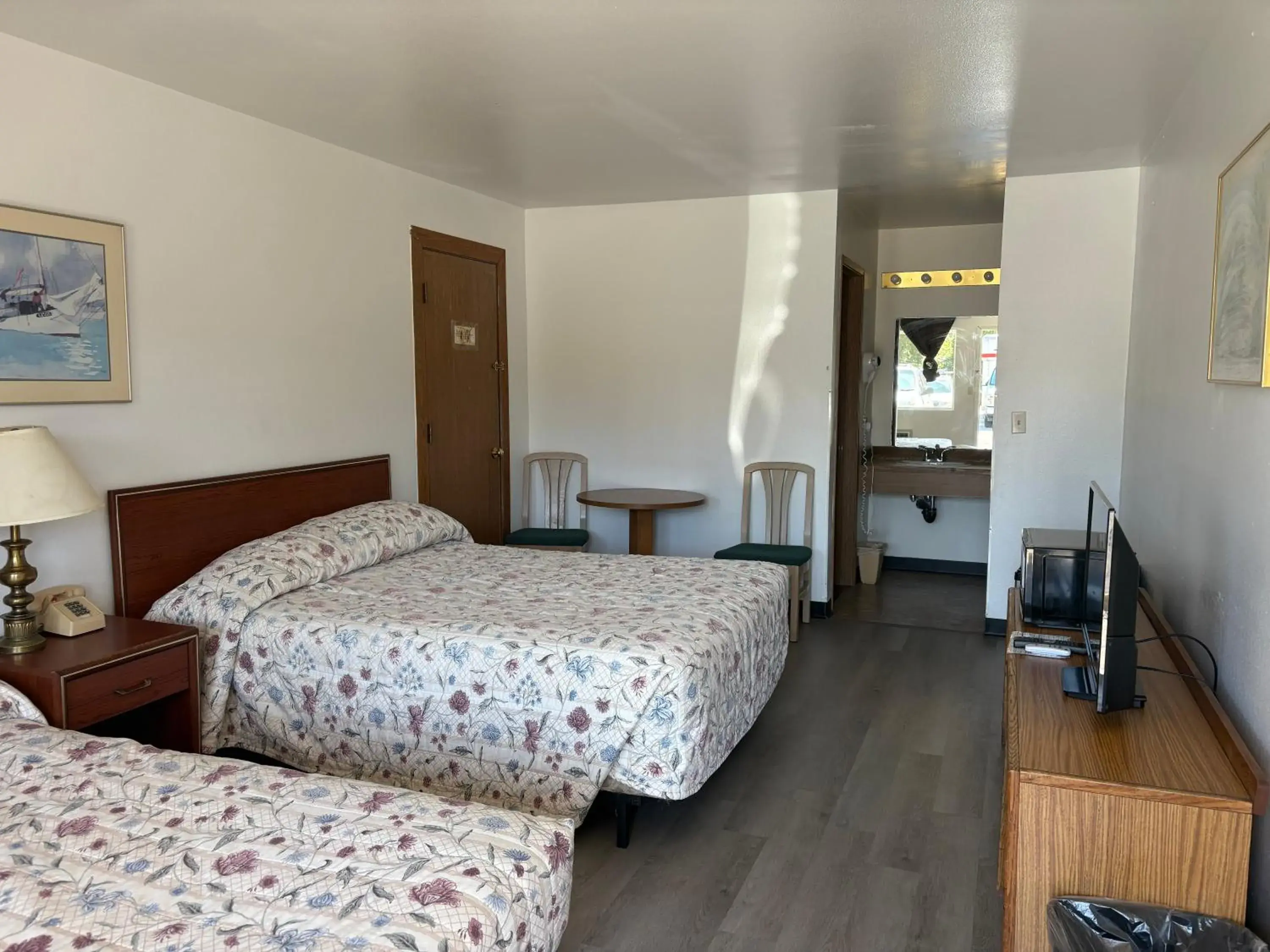 Bedroom, Bed in Fairground Inn Bedroom, Bed in Fairground Inn