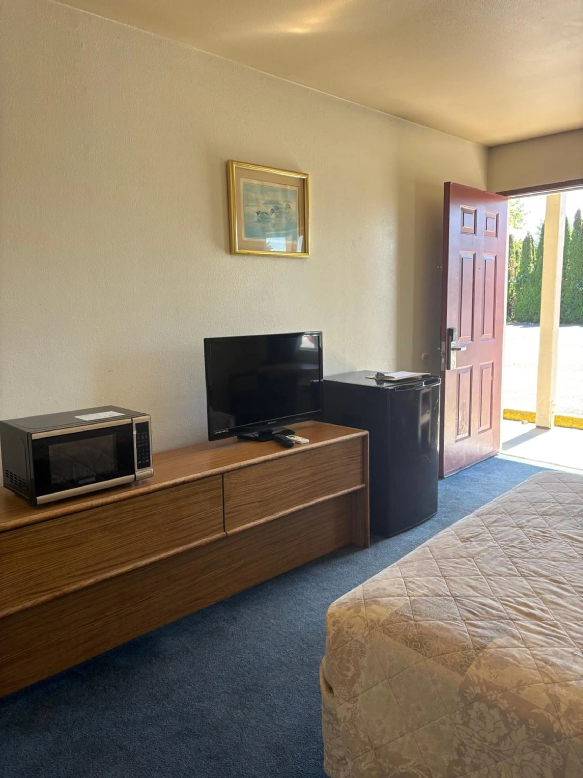 TV and multimedia, Bed in Fairground Inn