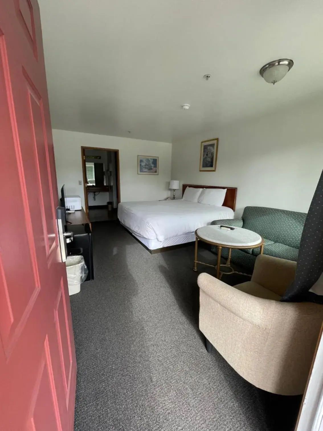 Photo of the whole room, Bed in Fairground Inn Photo of the whole room, Bed in Fairground Inn