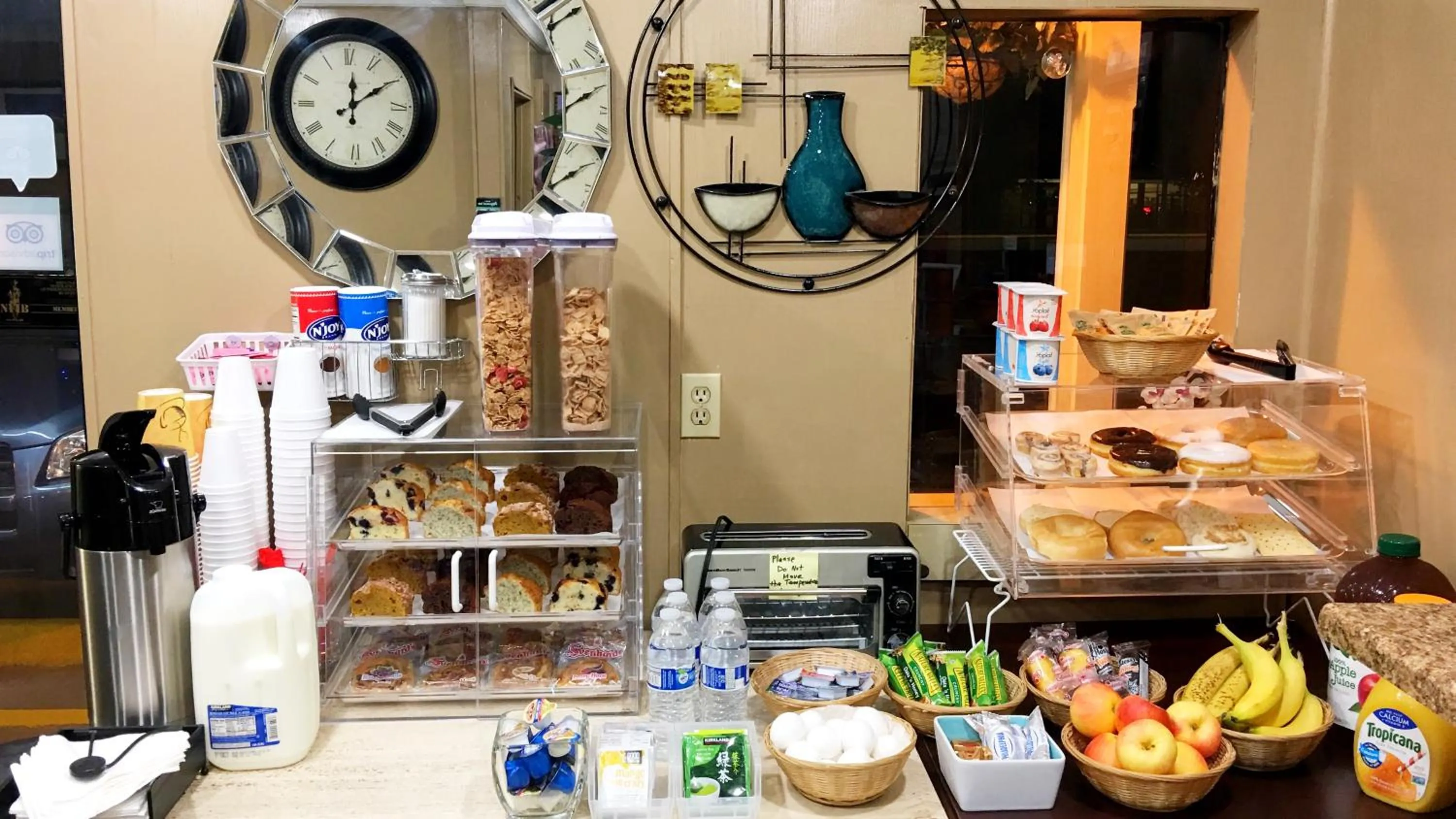 Coffee/tea facilities in Fairground Inn