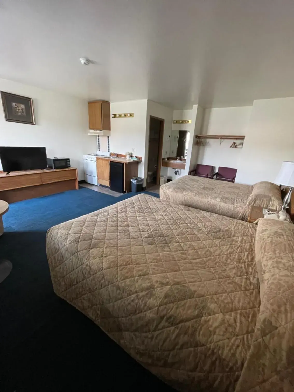 Photo of the whole room, Bed in Fairground Inn Photo of the whole room, Bed in Fairground Inn