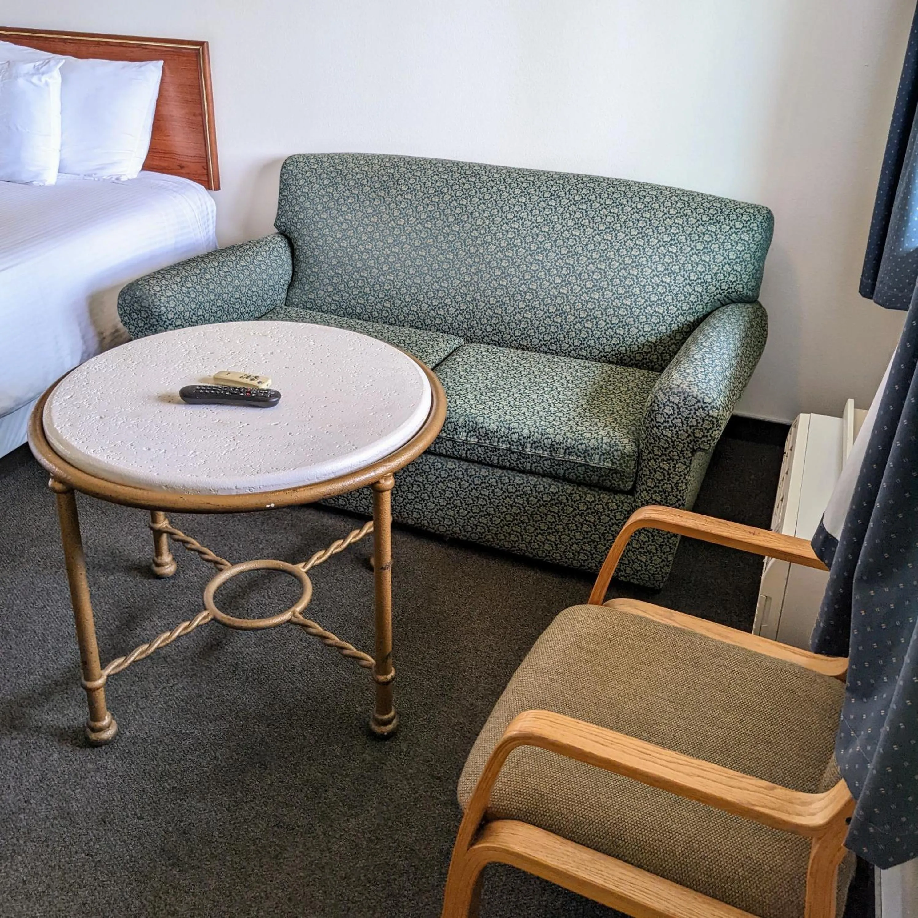 Seating area in Fairground Inn