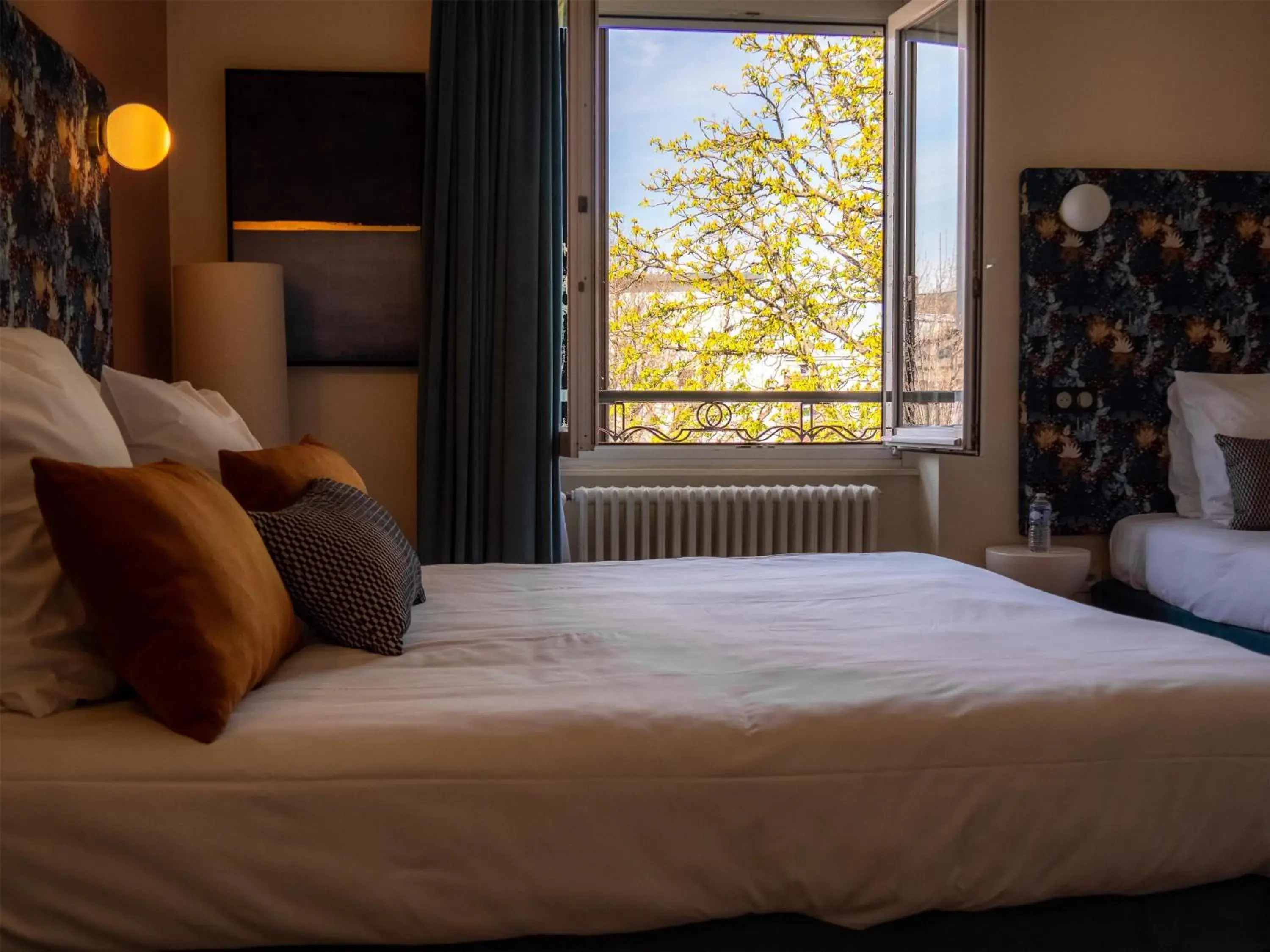 Bedroom, Bed in Hotel de la Bourse, Mulhouse Gare, Sure Hotel Collection by Best Western Bedroom, Bed in Hotel de la Bourse, Mulhouse Gare, Sure Hotel Collection by Best Western