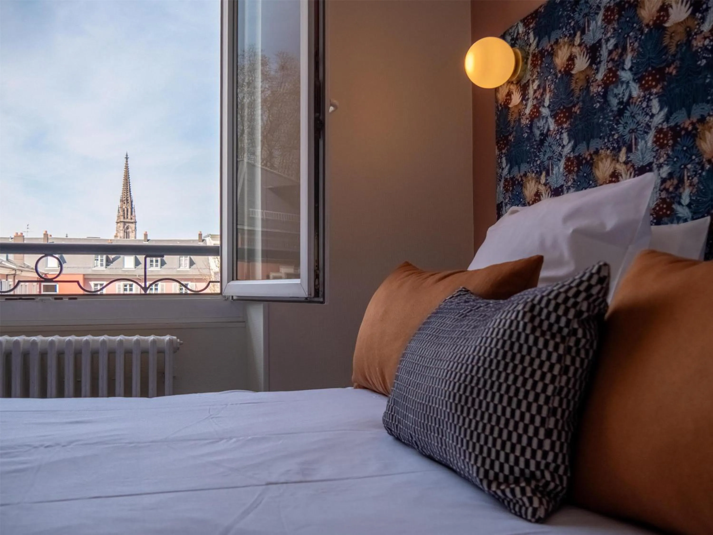 Bedroom, Bed in Hotel de la Bourse, Mulhouse Gare, Sure Hotel Collection by Best Western