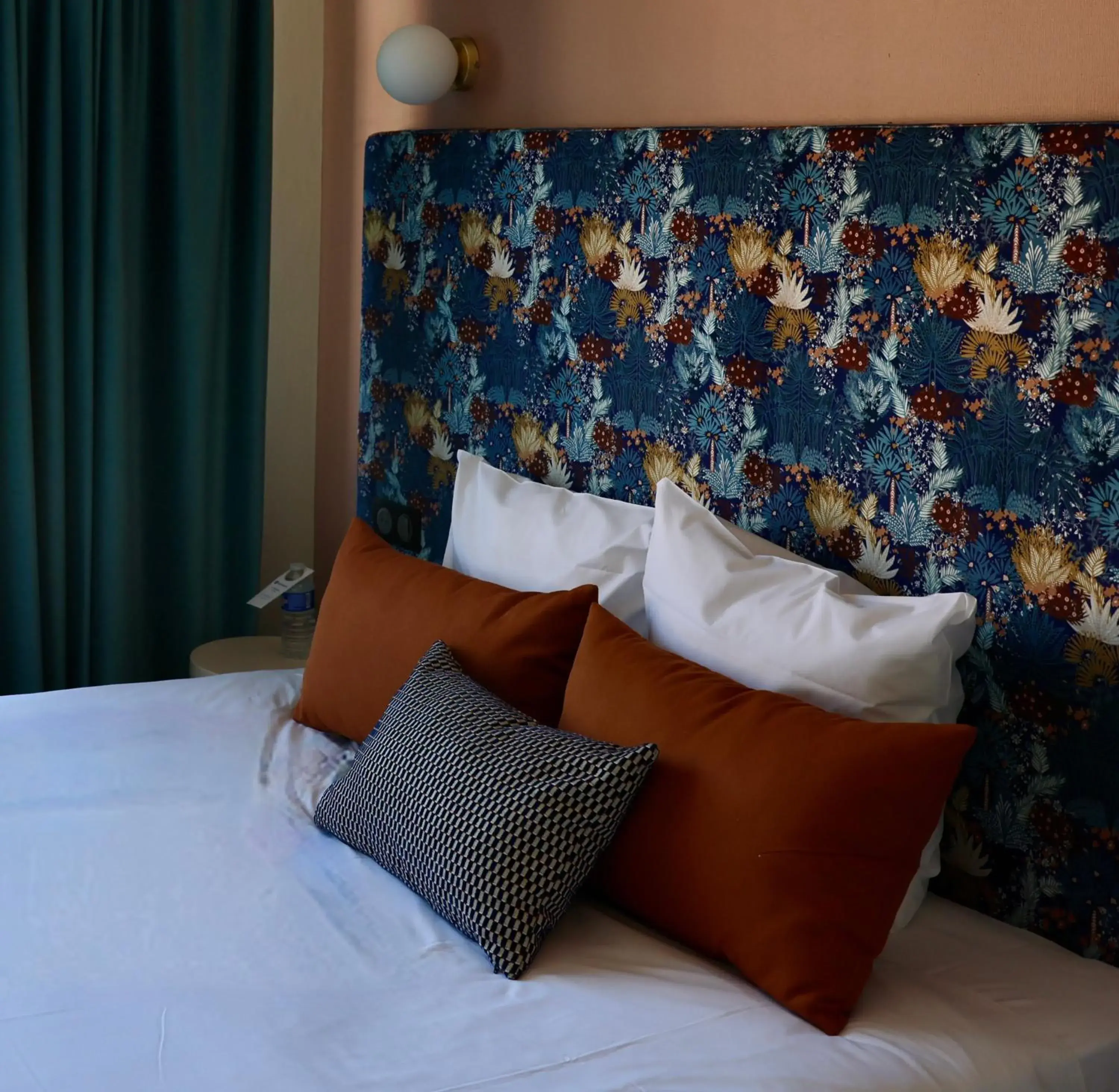 Bed in Best Western Hôtel De La Bourse Bed in Best Western Hôtel De La Bourse