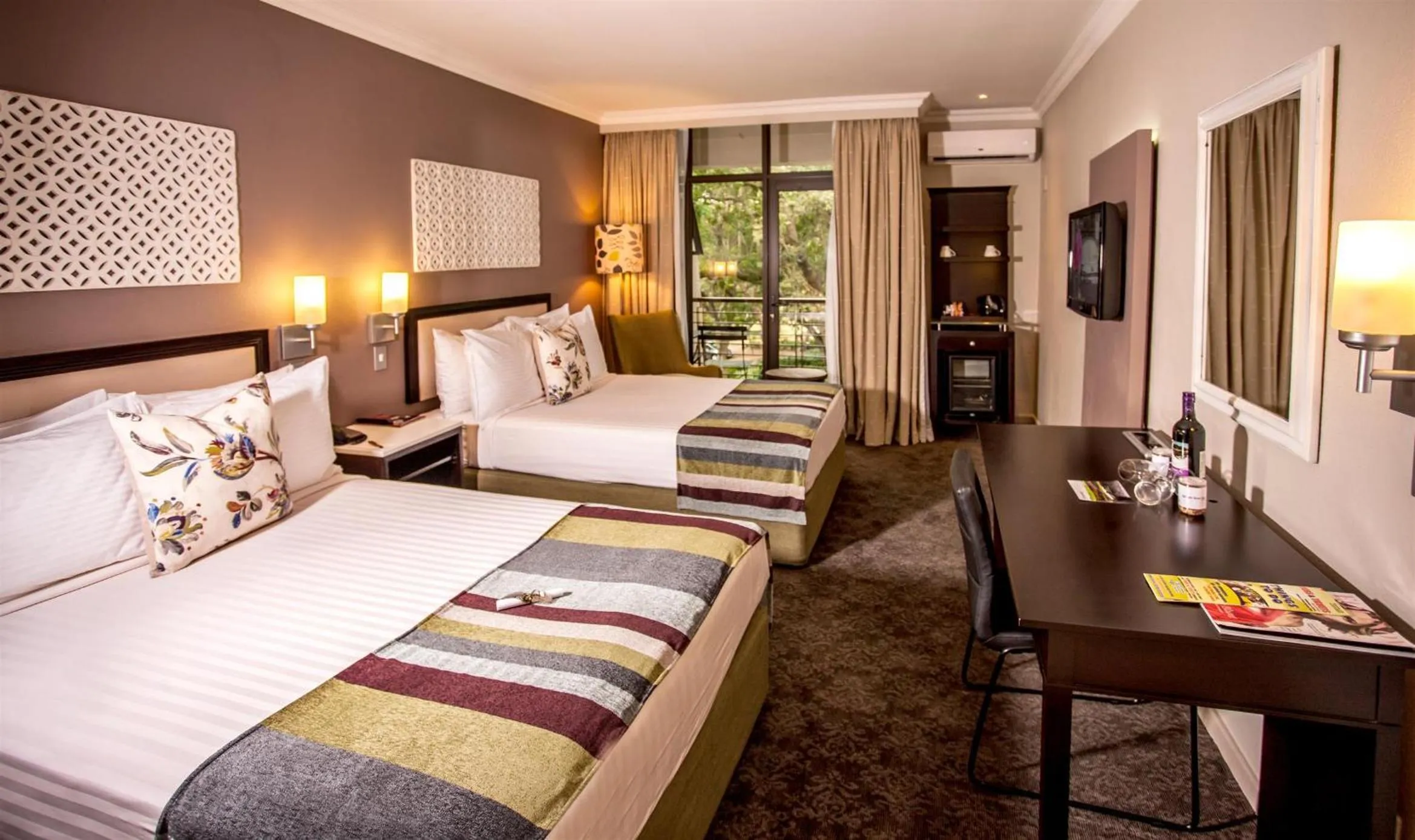 Photo of the whole room, Bed in Sabi River Sun Resort