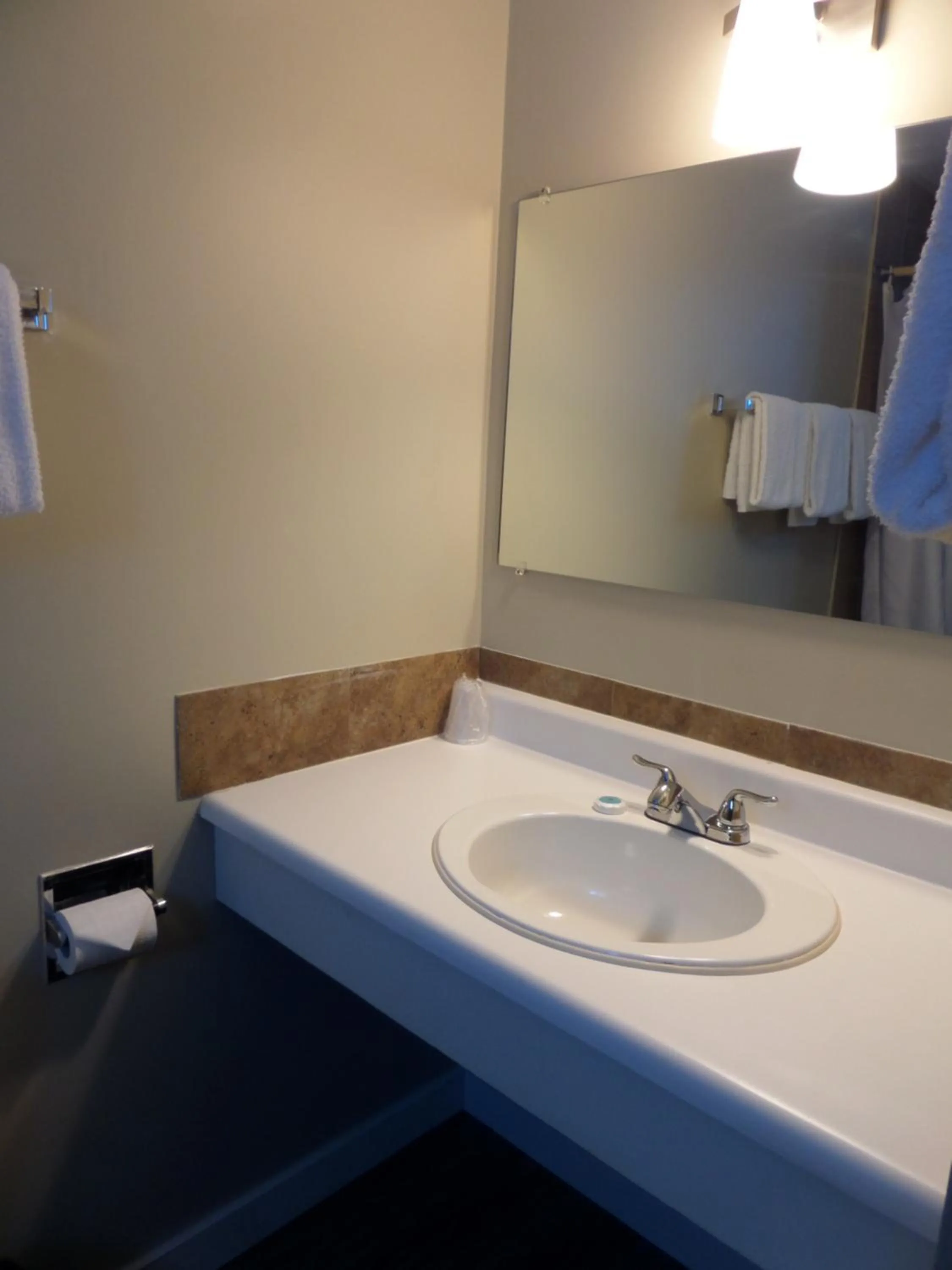 Bed in Ray Lyn Motel