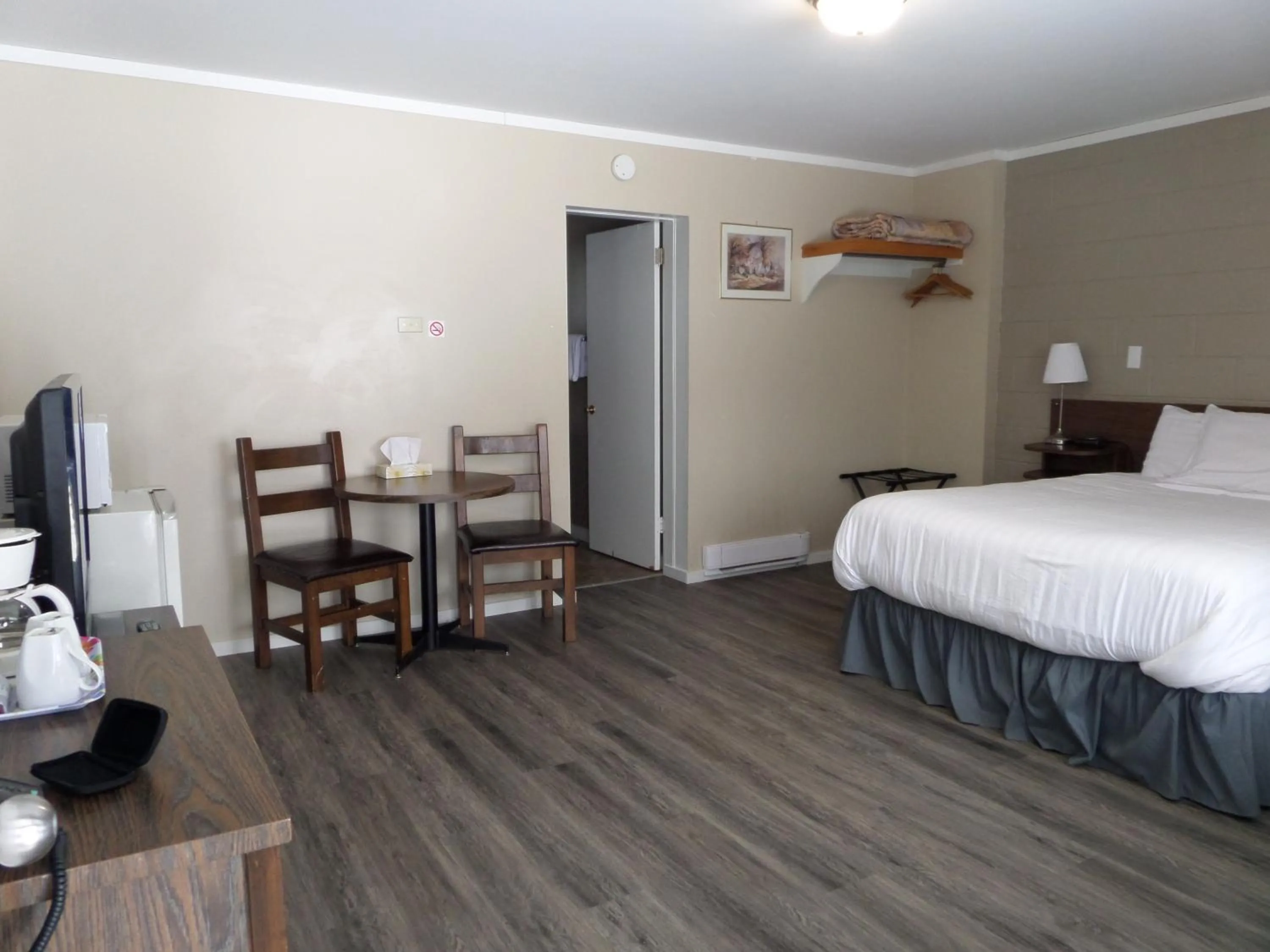 Bed in Ray Lyn Motel