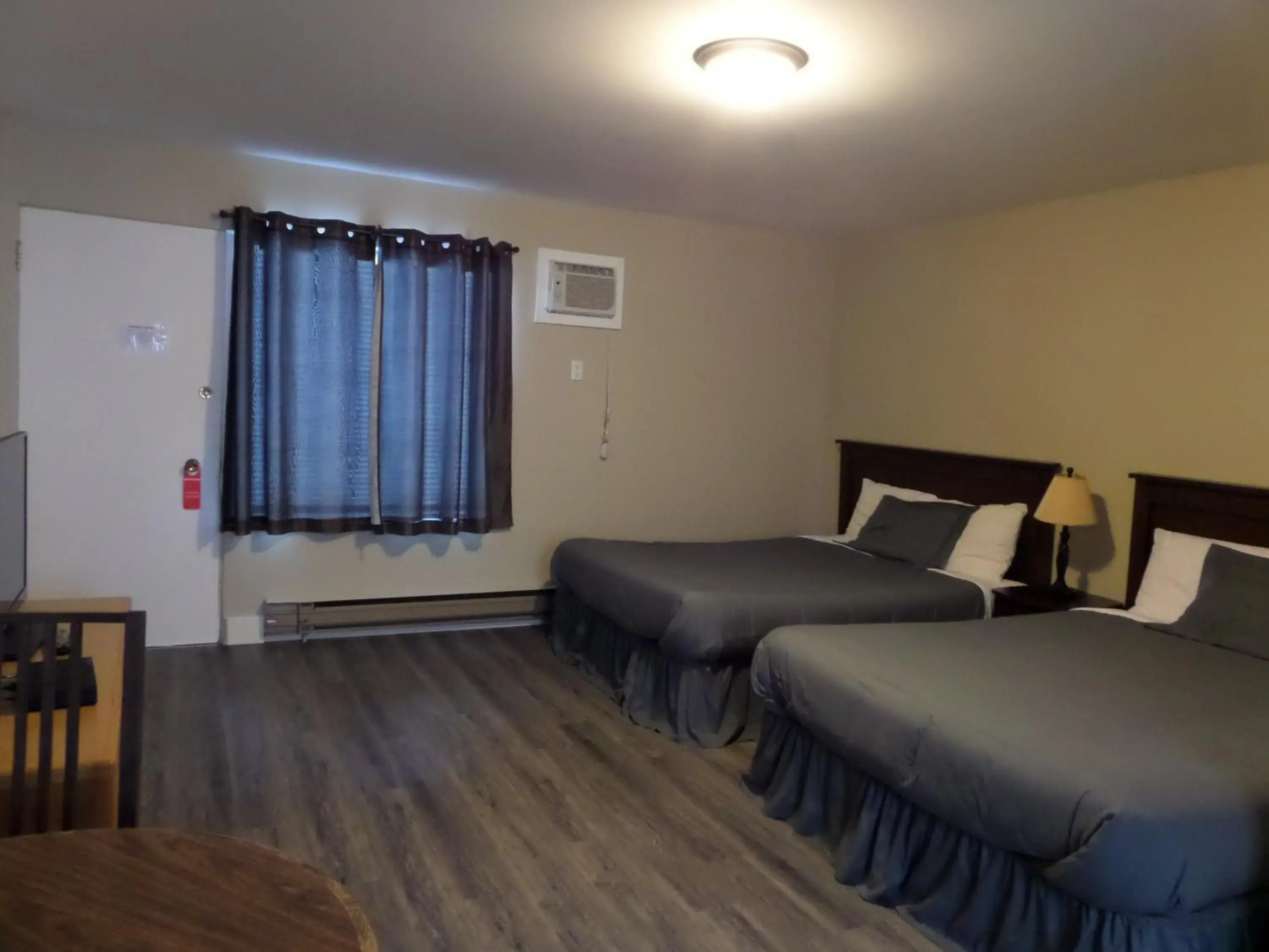 Standard Queen Room with Two Queen Beds in Ray Lyn Motel Standard Queen Room with Two Queen Beds in Ray Lyn Motel