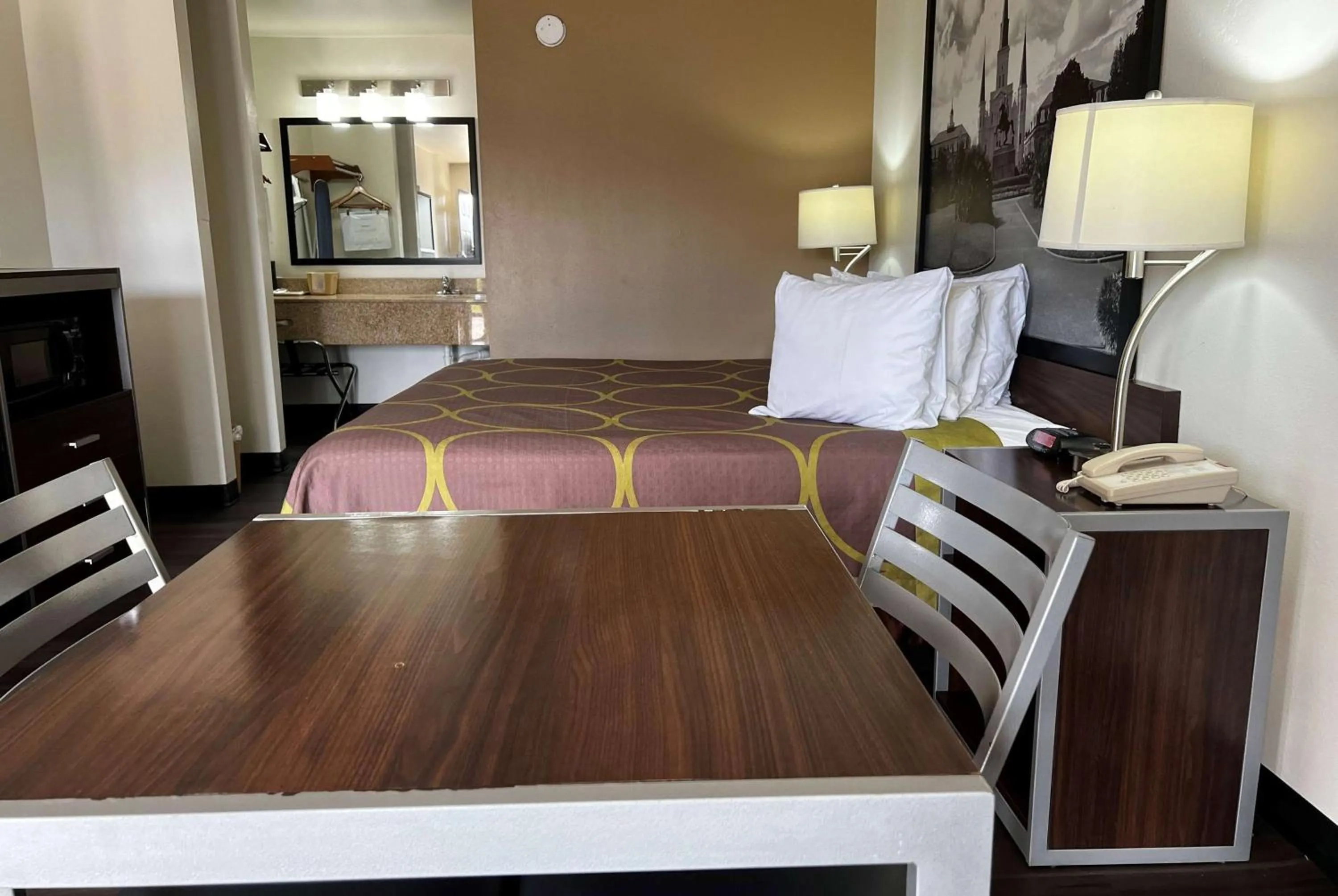 Photo of the whole room in Super 8 by Wyndham Slidell