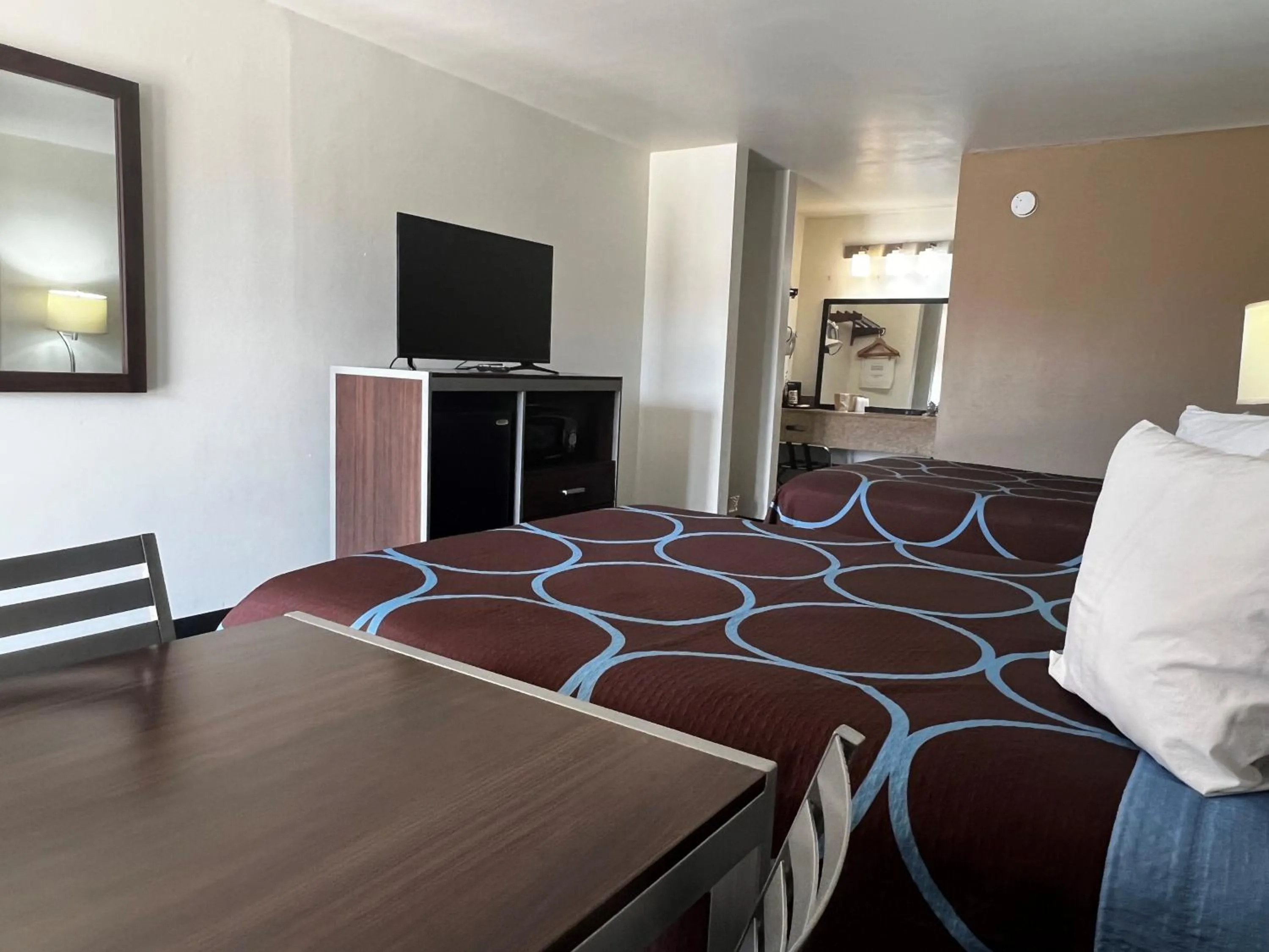 Bedroom, Bed in Super 8 by Wyndham Slidell