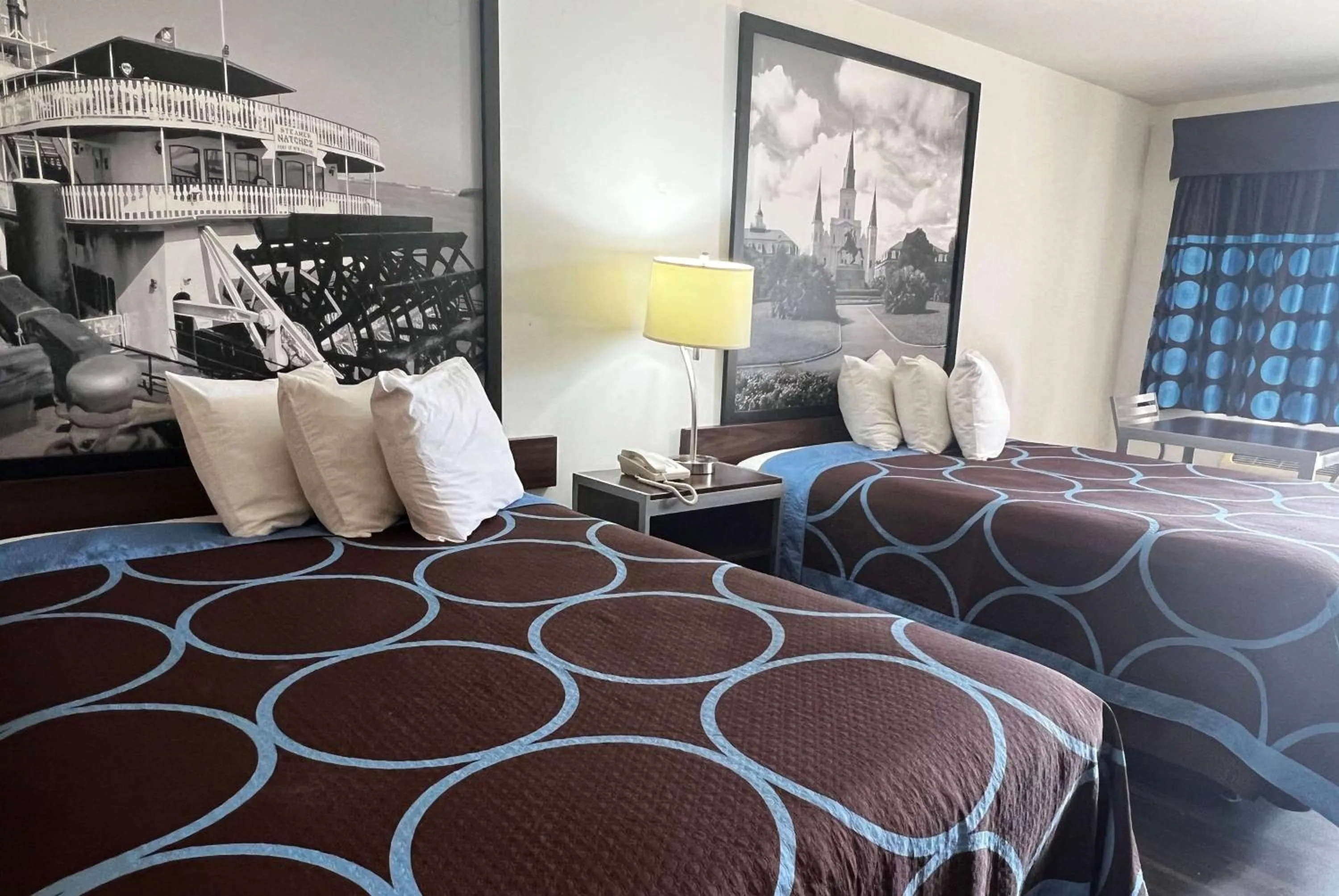 Photo of the whole room, Bed in Super 8 by Wyndham Slidell
