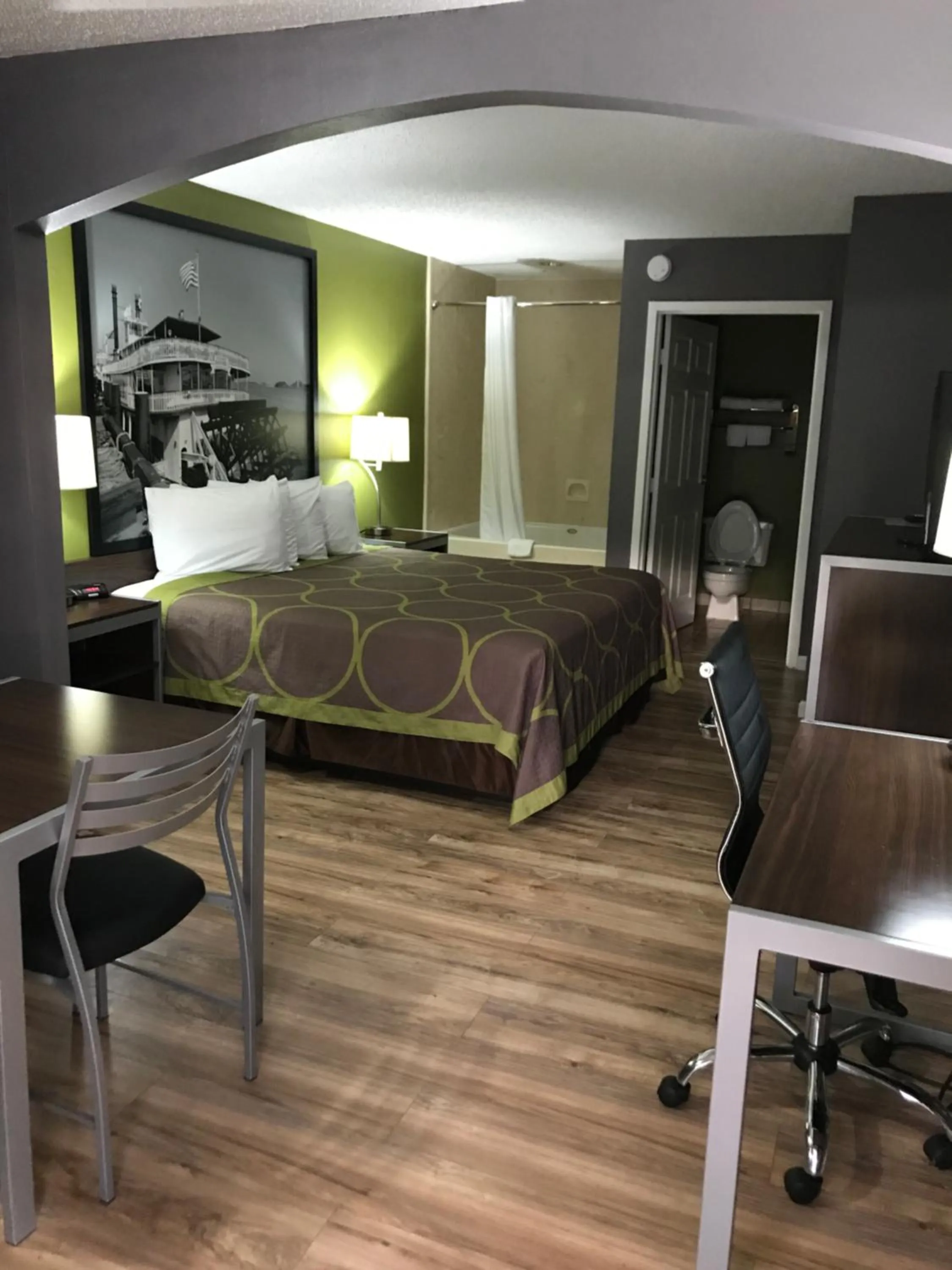 Photo of the whole room, Bed in Super 8 by Wyndham Slidell