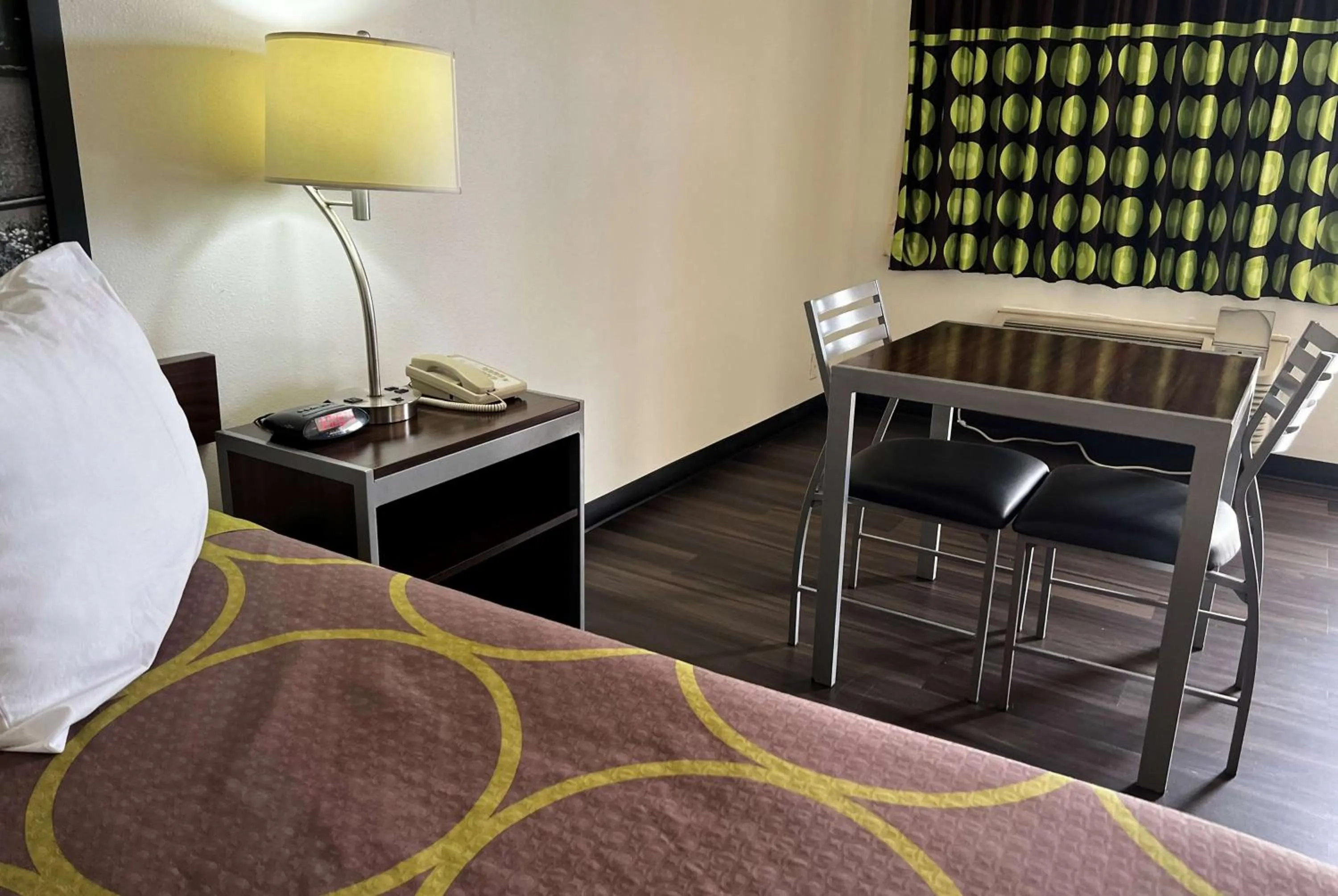 Photo of the whole room, Bed in Super 8 by Wyndham Slidell