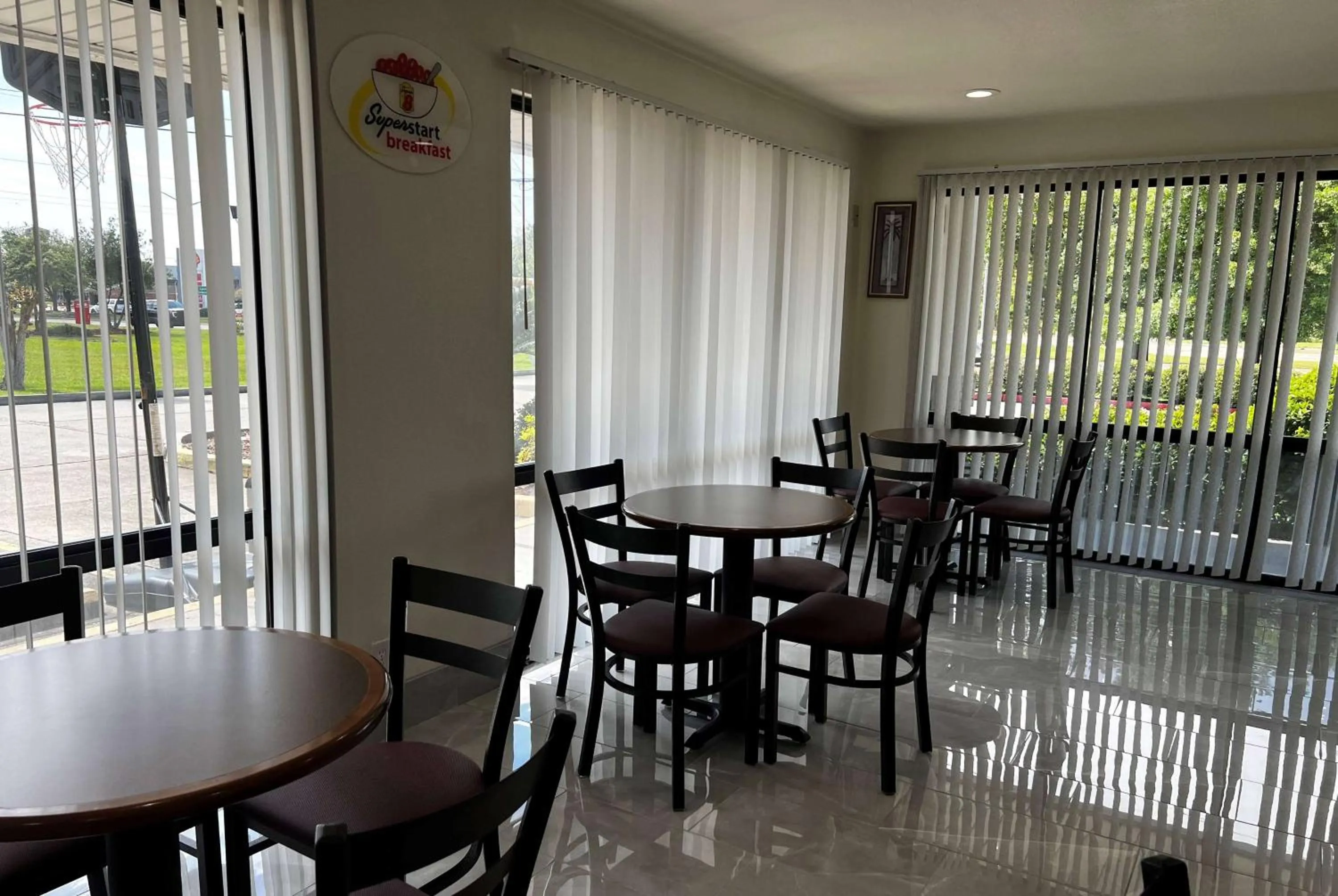 Restaurant/places to eat in Super 8 by Wyndham Slidell