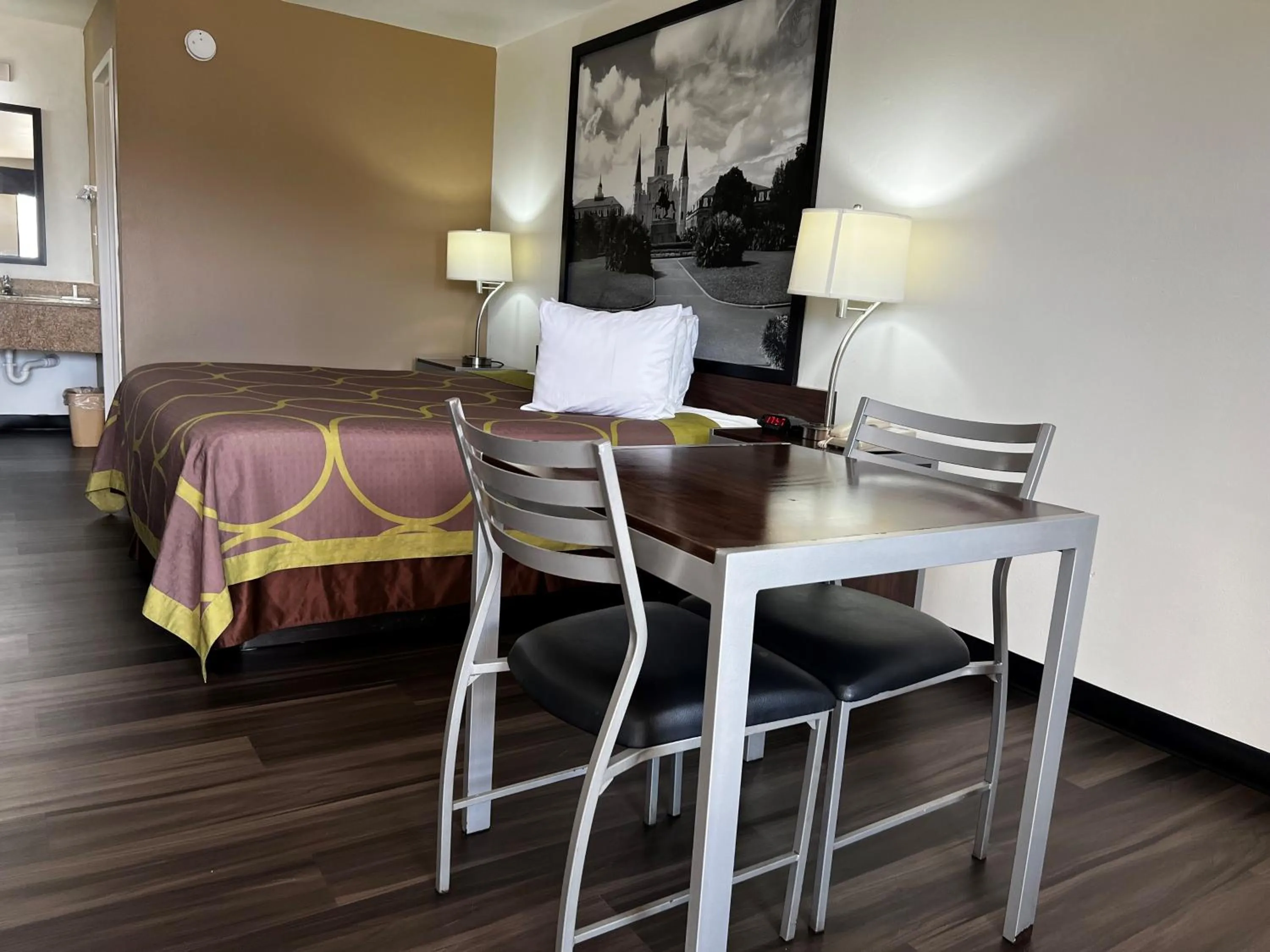 Bedroom, Bed in Super 8 by Wyndham Slidell