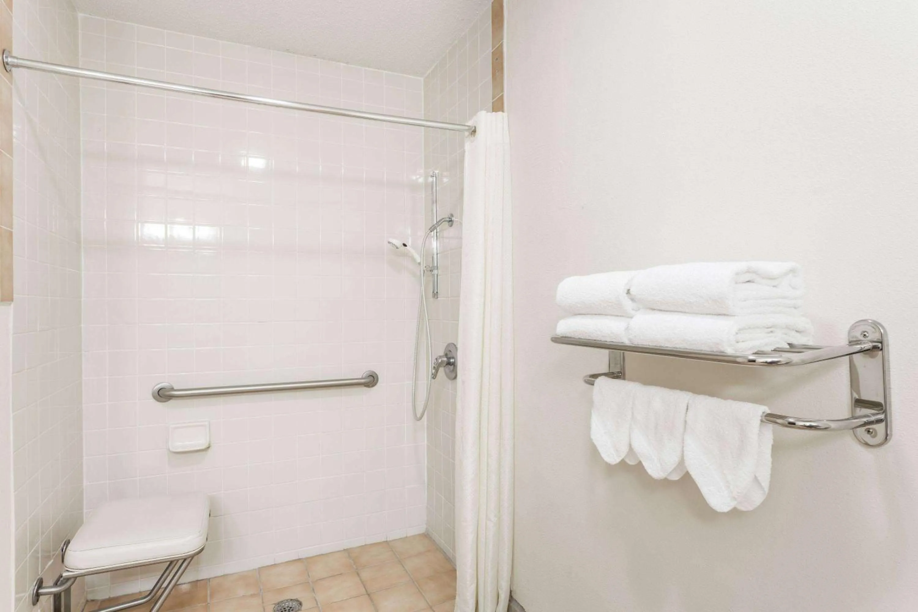 Photo of the whole room in Super 8 by Wyndham Slidell