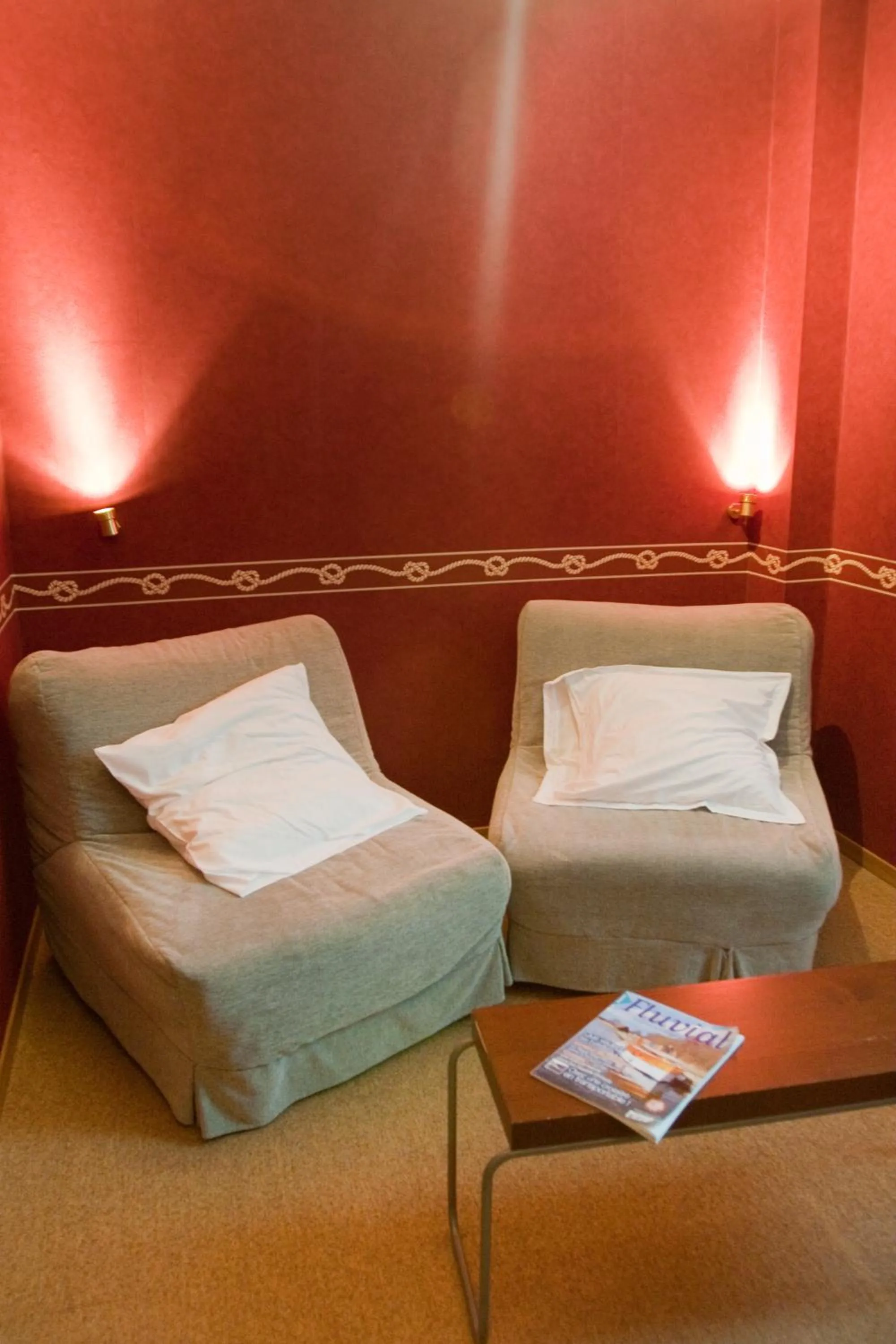 Photo of the whole room, Bed in Le Relais Du Canalou