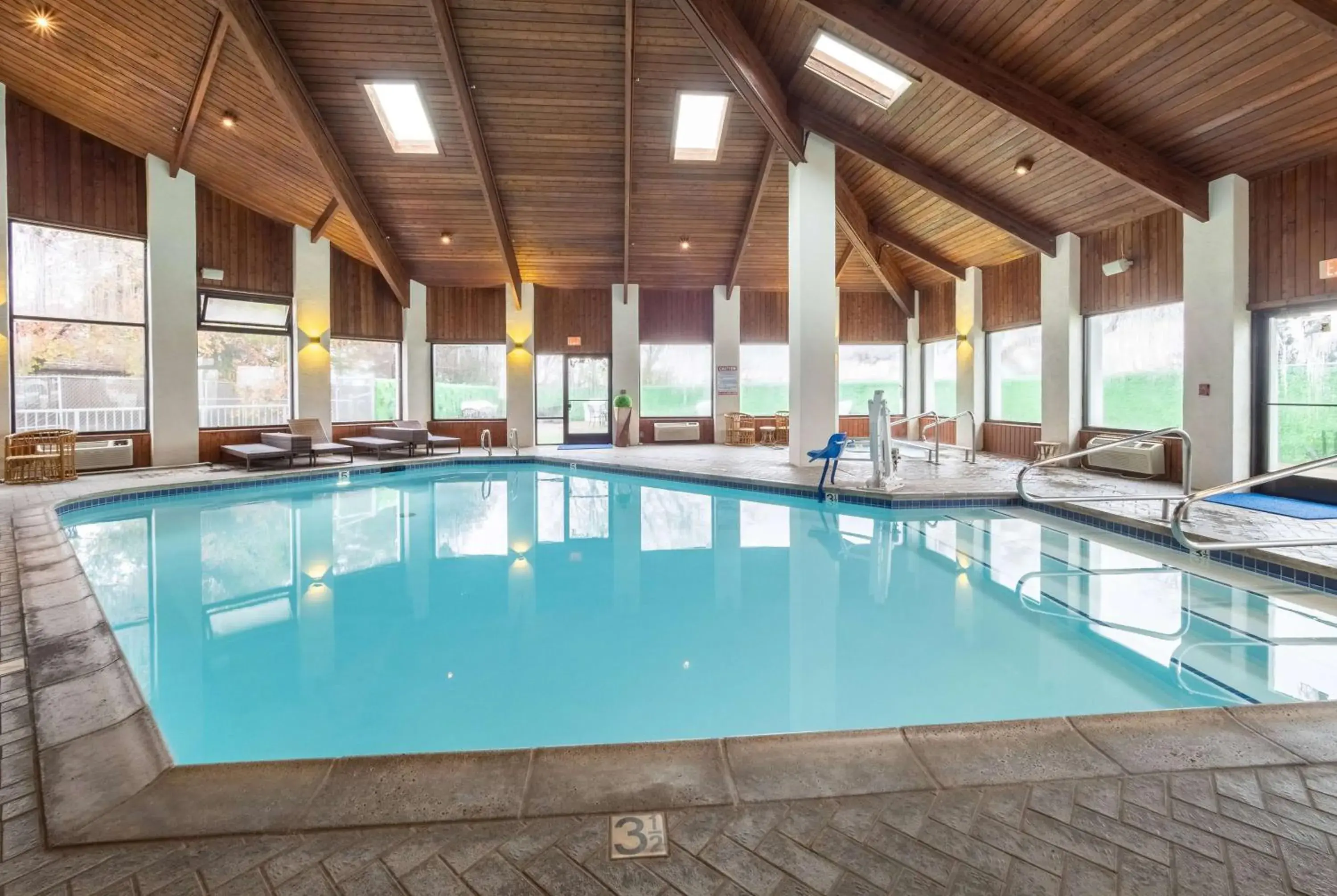 Pool view in Baymont by Wyndham Anderson Pool view in Baymont by Wyndham Anderson
