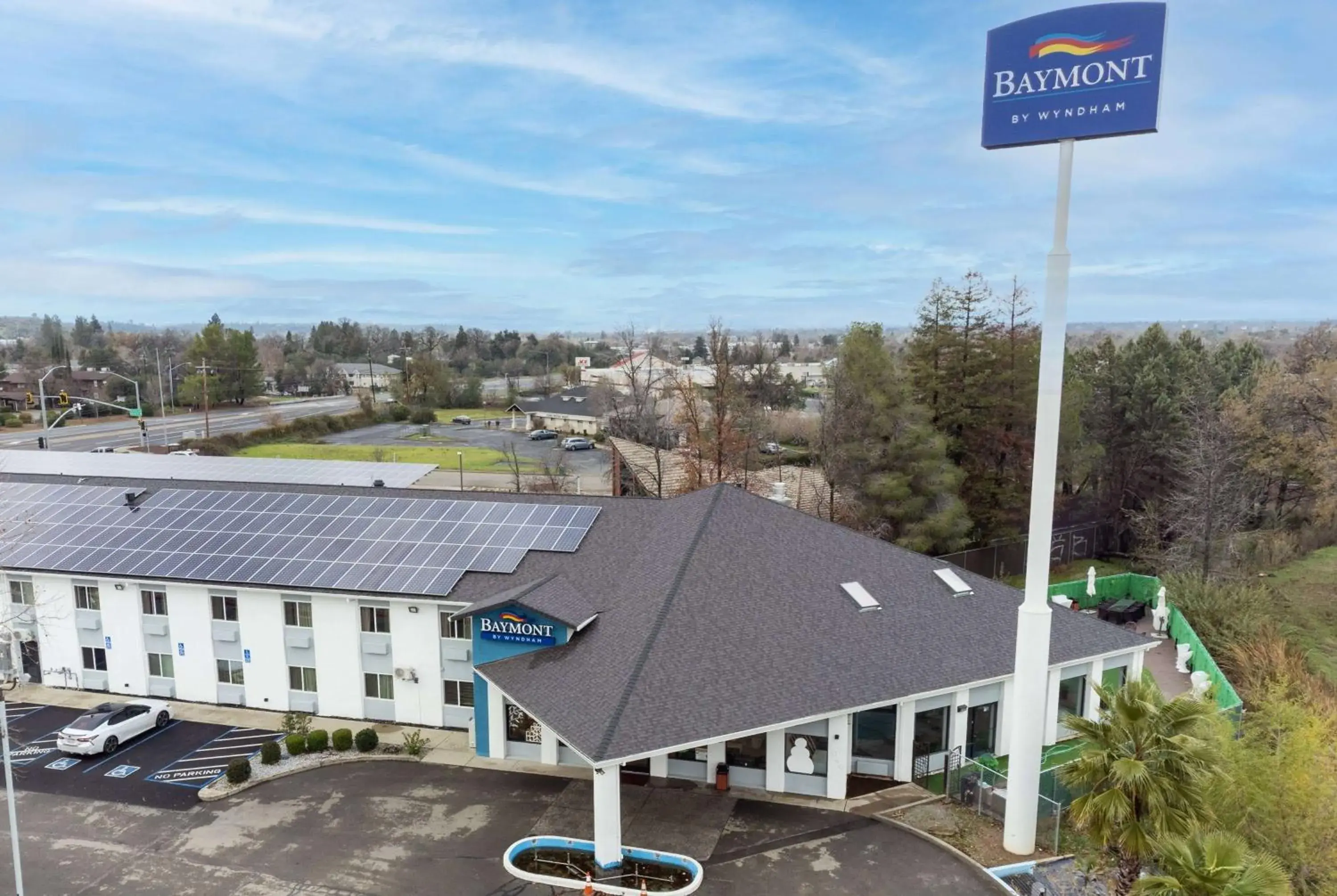 Property building in Baymont by Wyndham Anderson Property building in Baymont by Wyndham Anderson