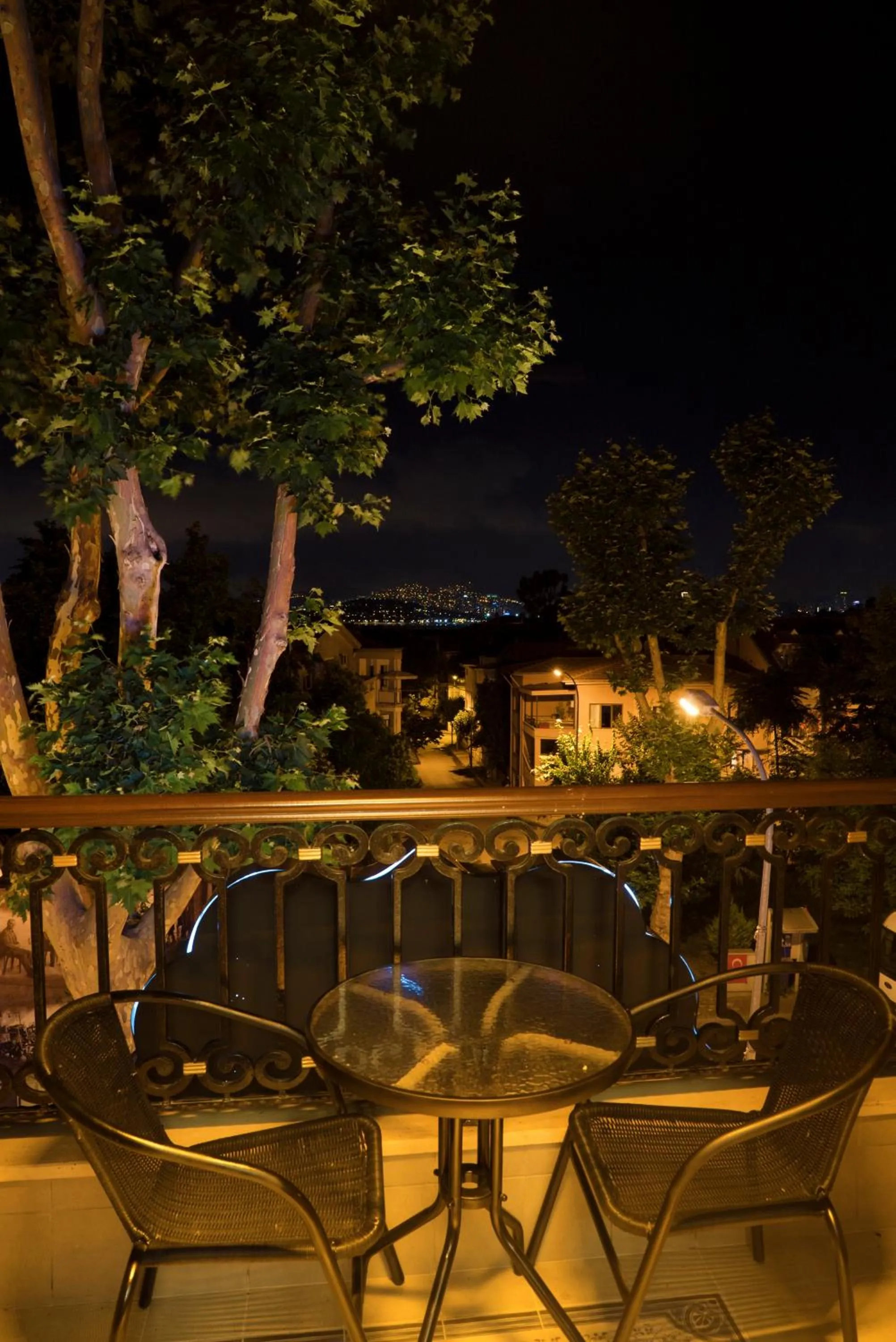 Restaurant/places to eat in No2 Hotel By Şükrü