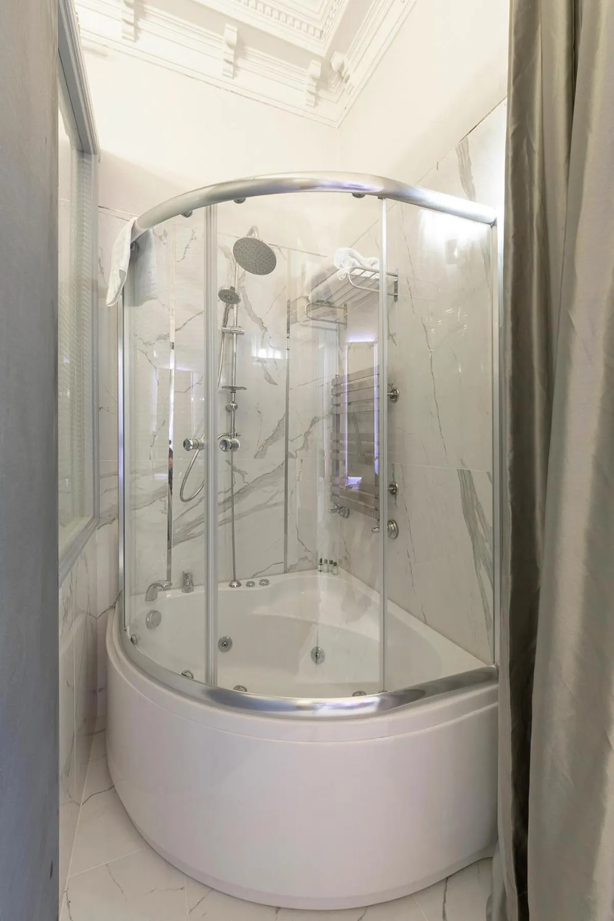 Bathroom in No2 Hotel By Şükrü