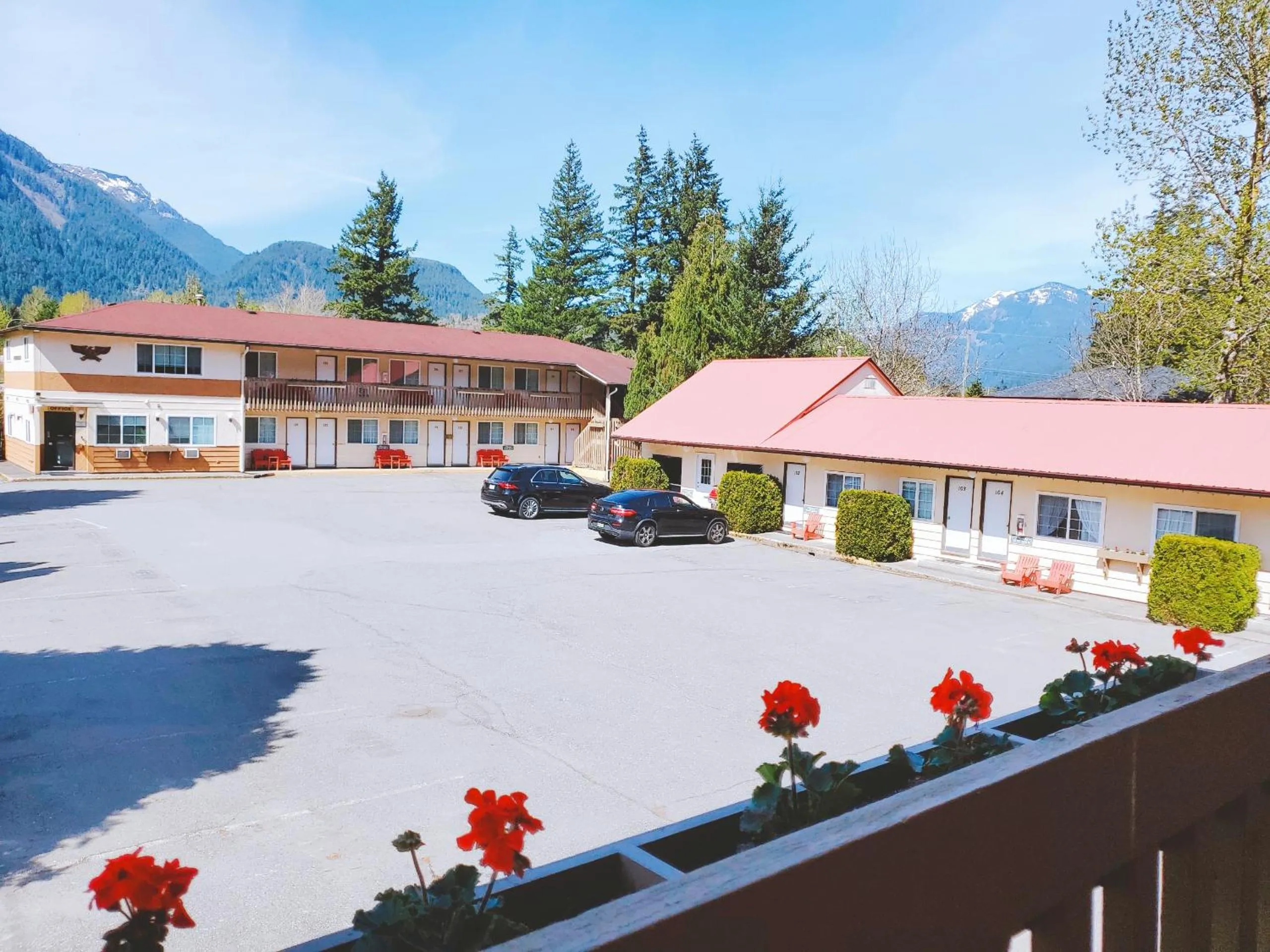 Property building in Red Roof Motor Inn