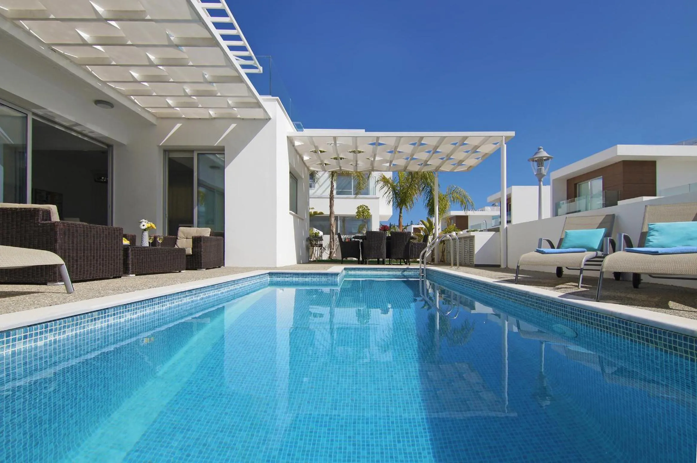 Villa Sunday