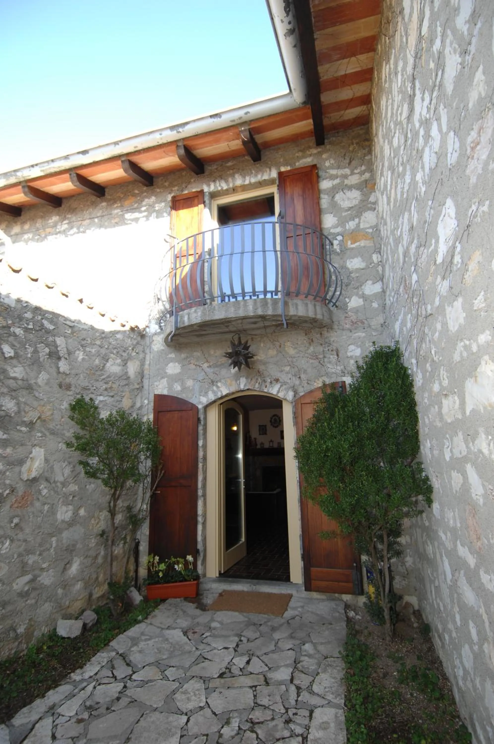 Facade/entrance in Mirabilia