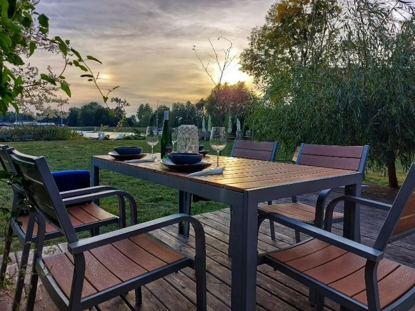 Pensjonat Rybaczówka - noclegi, restauracja, port