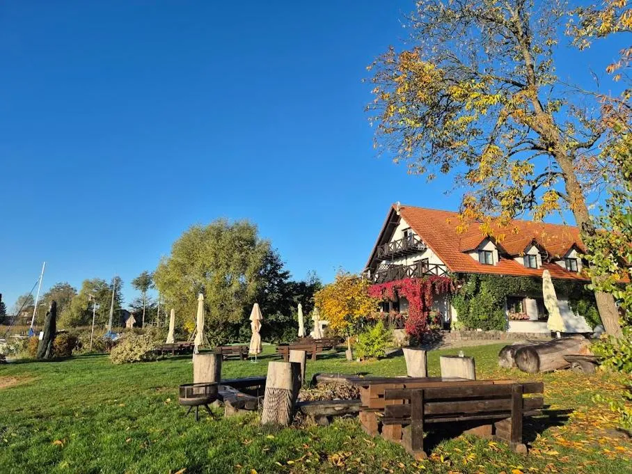 Pensjonat Rybaczówka - noclegi, restauracja, port