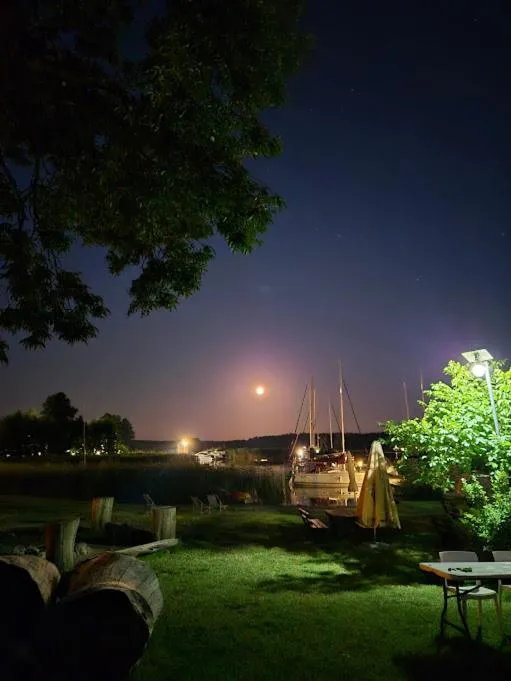 Pensjonat Rybaczówka - noclegi, restauracja, port